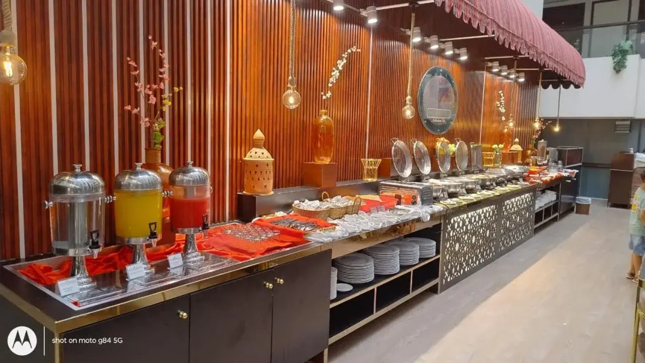 Restaurant/places to eat in Aavri Hotel Restaurant/places to eat in Aavri Hotel