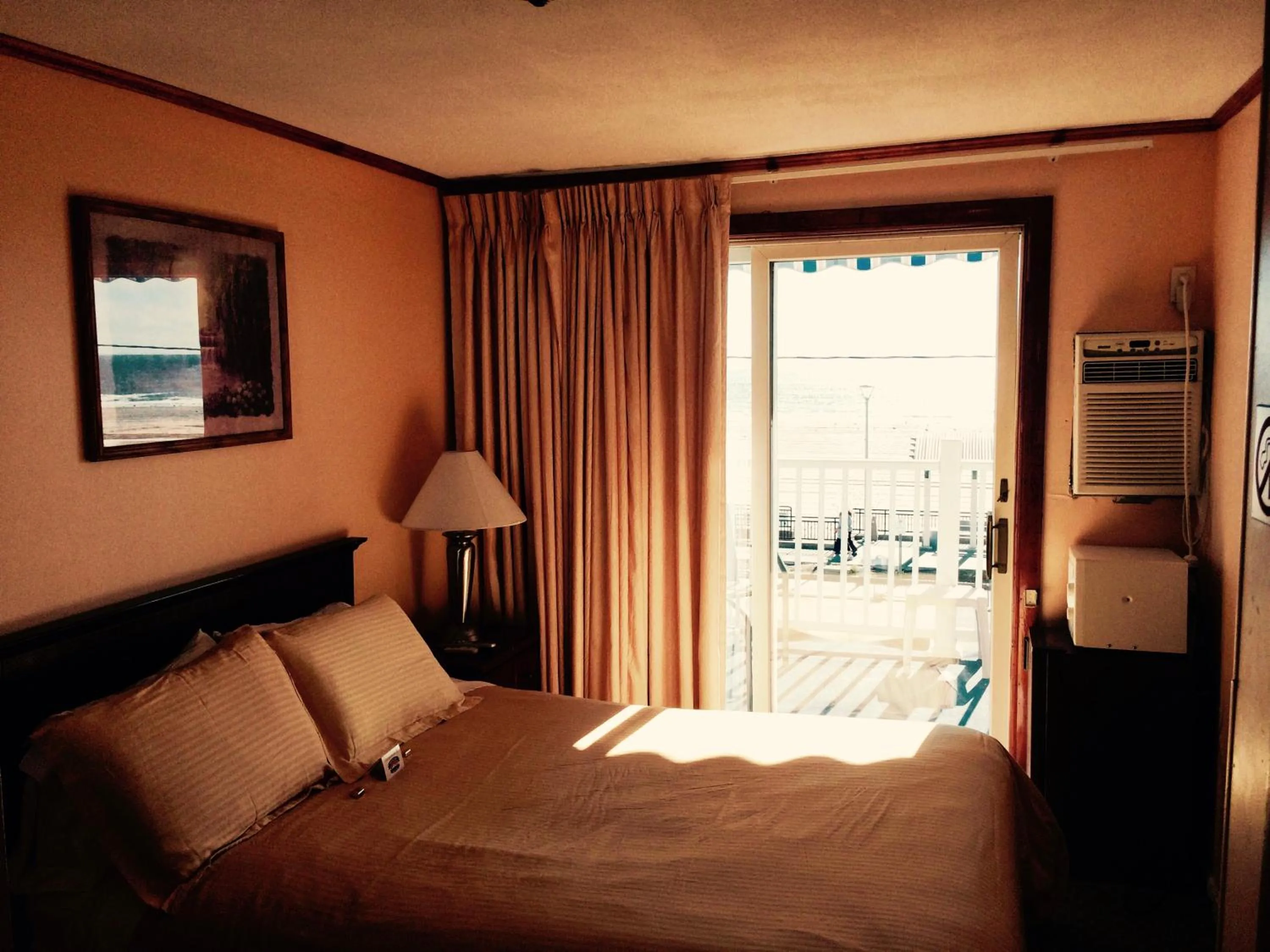 Bed in The Moulton Hotel