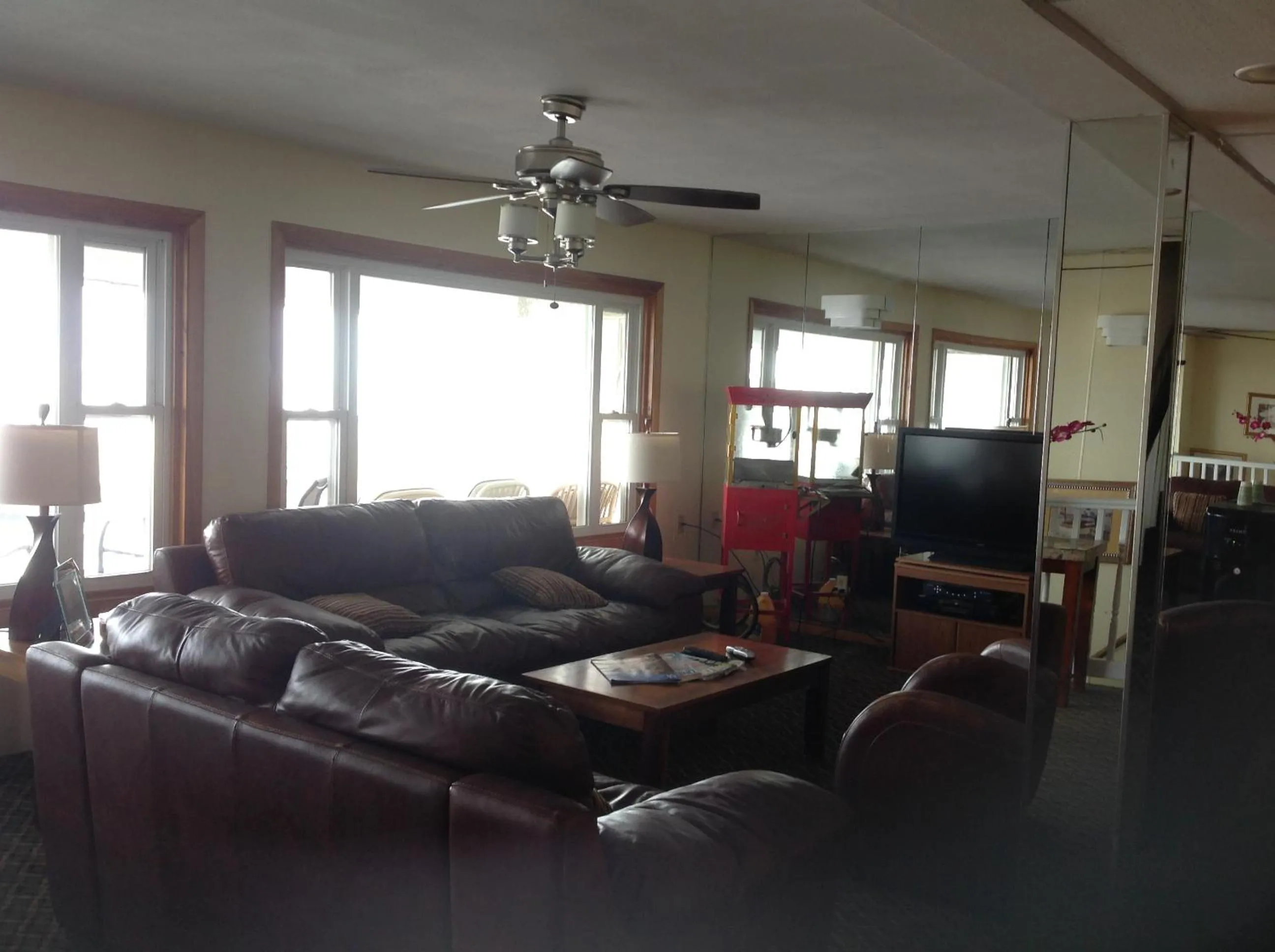 Communal lounge/ TV room in The Moulton Hotel