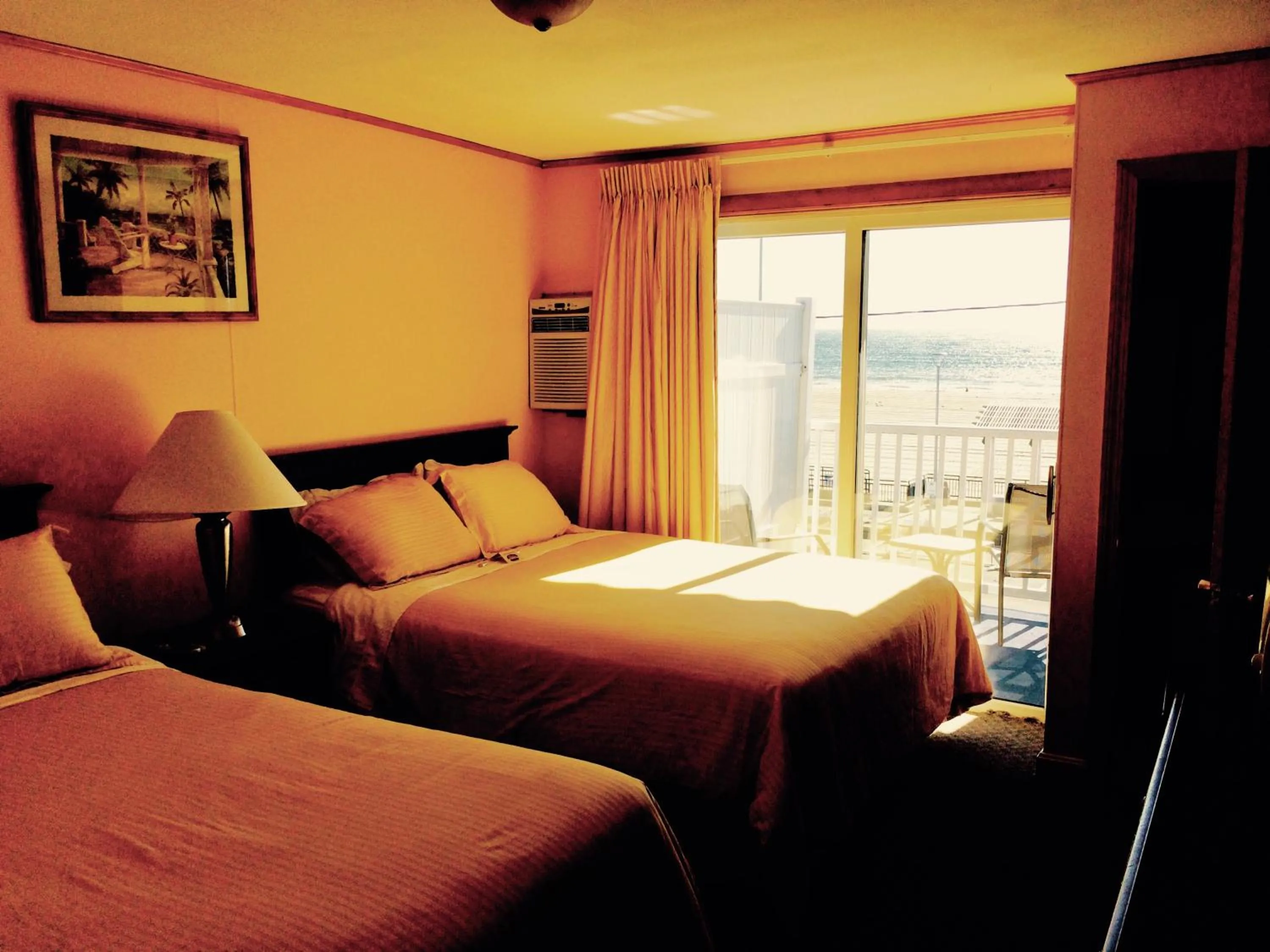 Photo of the whole room, Bed in The Moulton Hotel