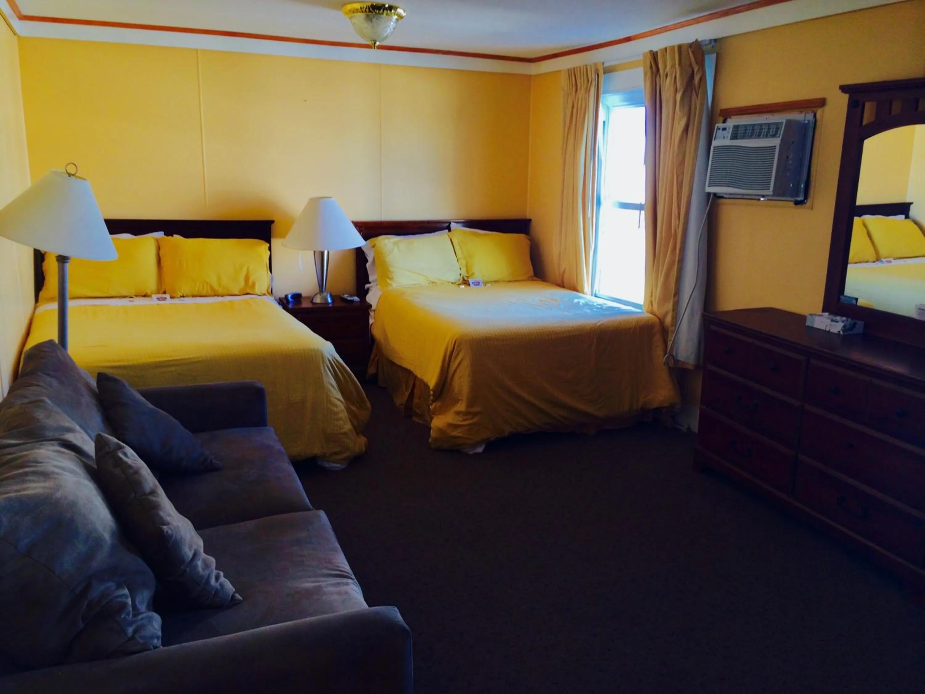 Bed in The Moulton Hotel