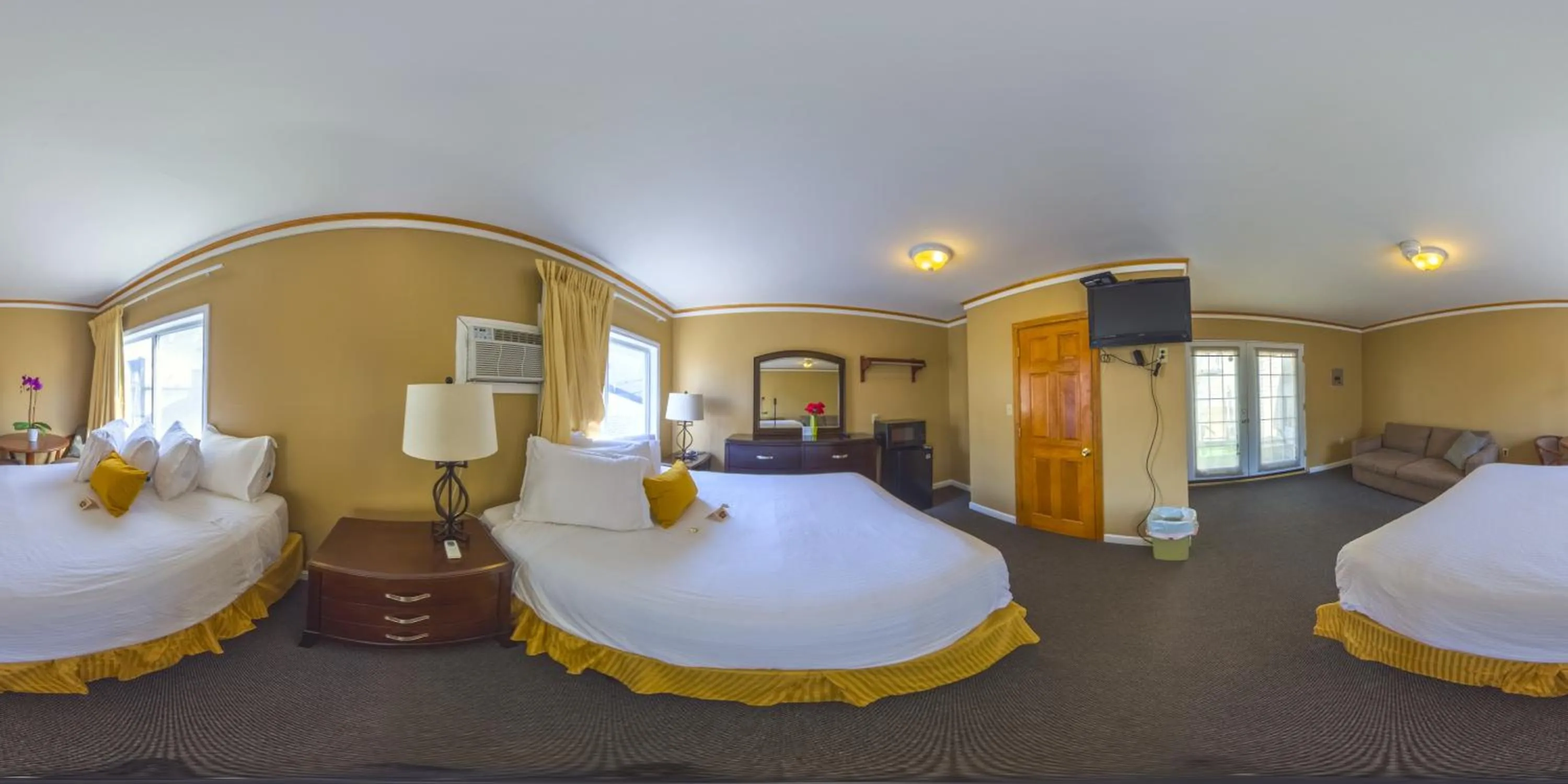 Bed in The Moulton Hotel