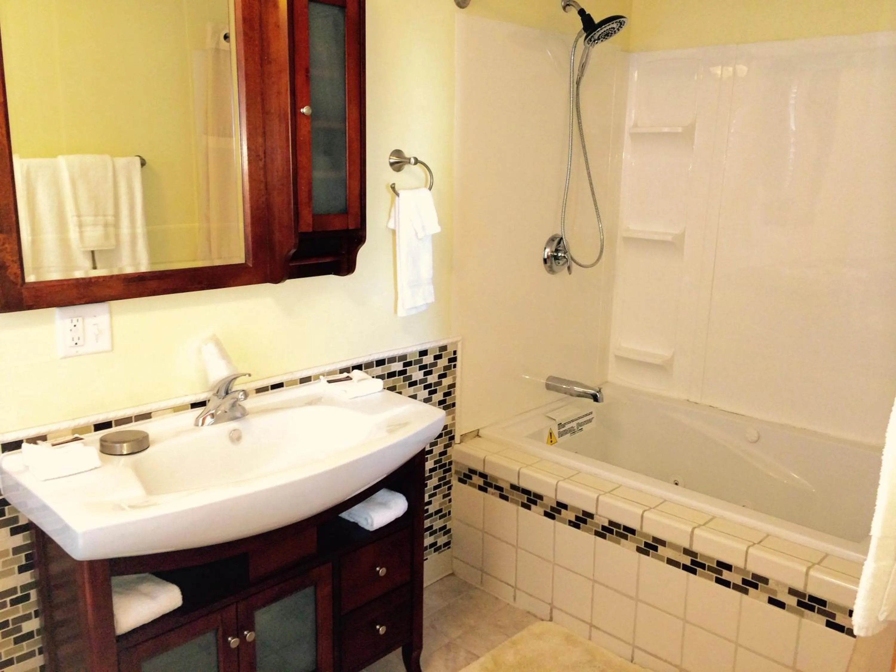 Bathroom in The Moulton Hotel