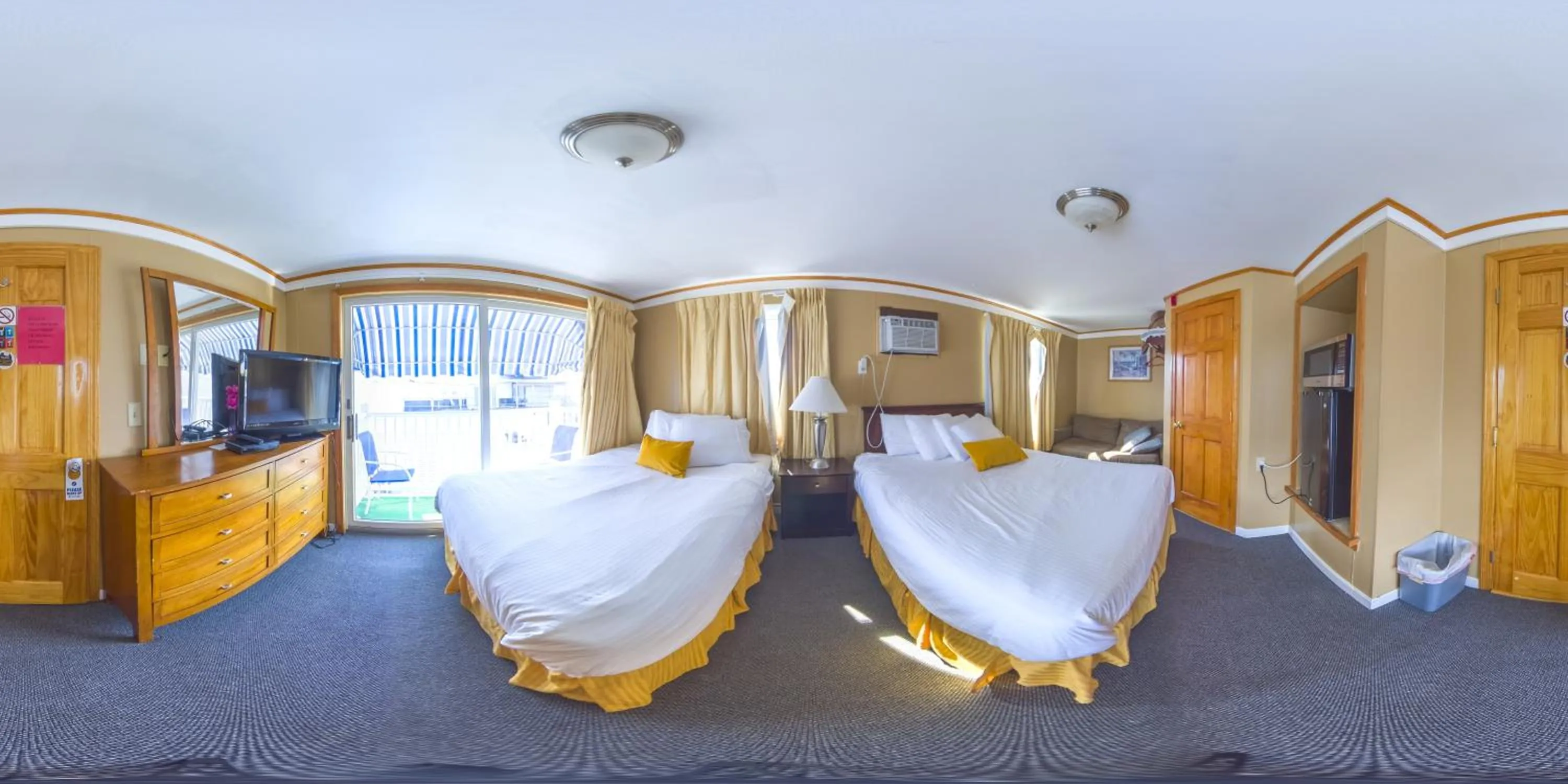 Bed in The Moulton Hotel