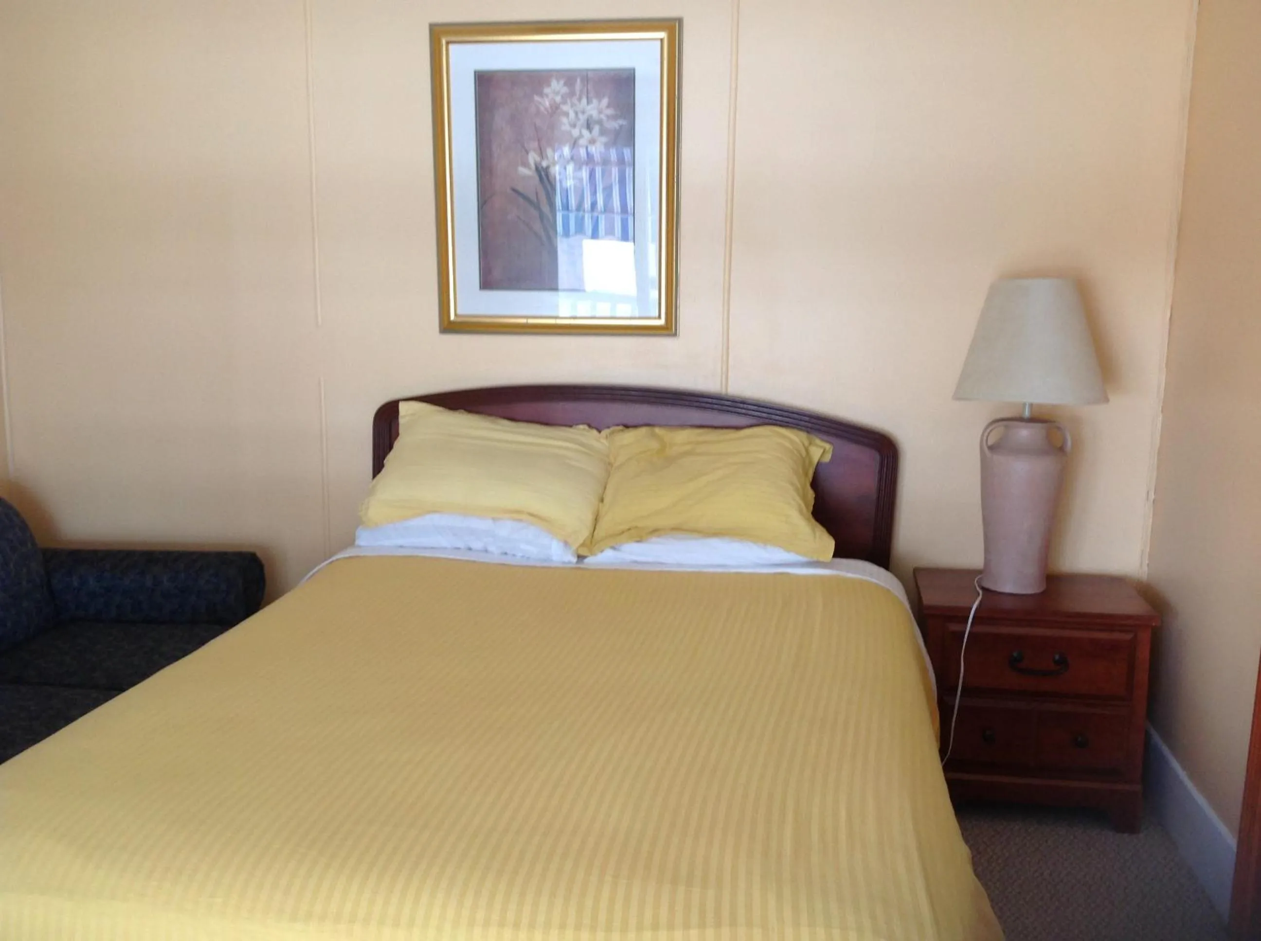 Bed in The Moulton Hotel