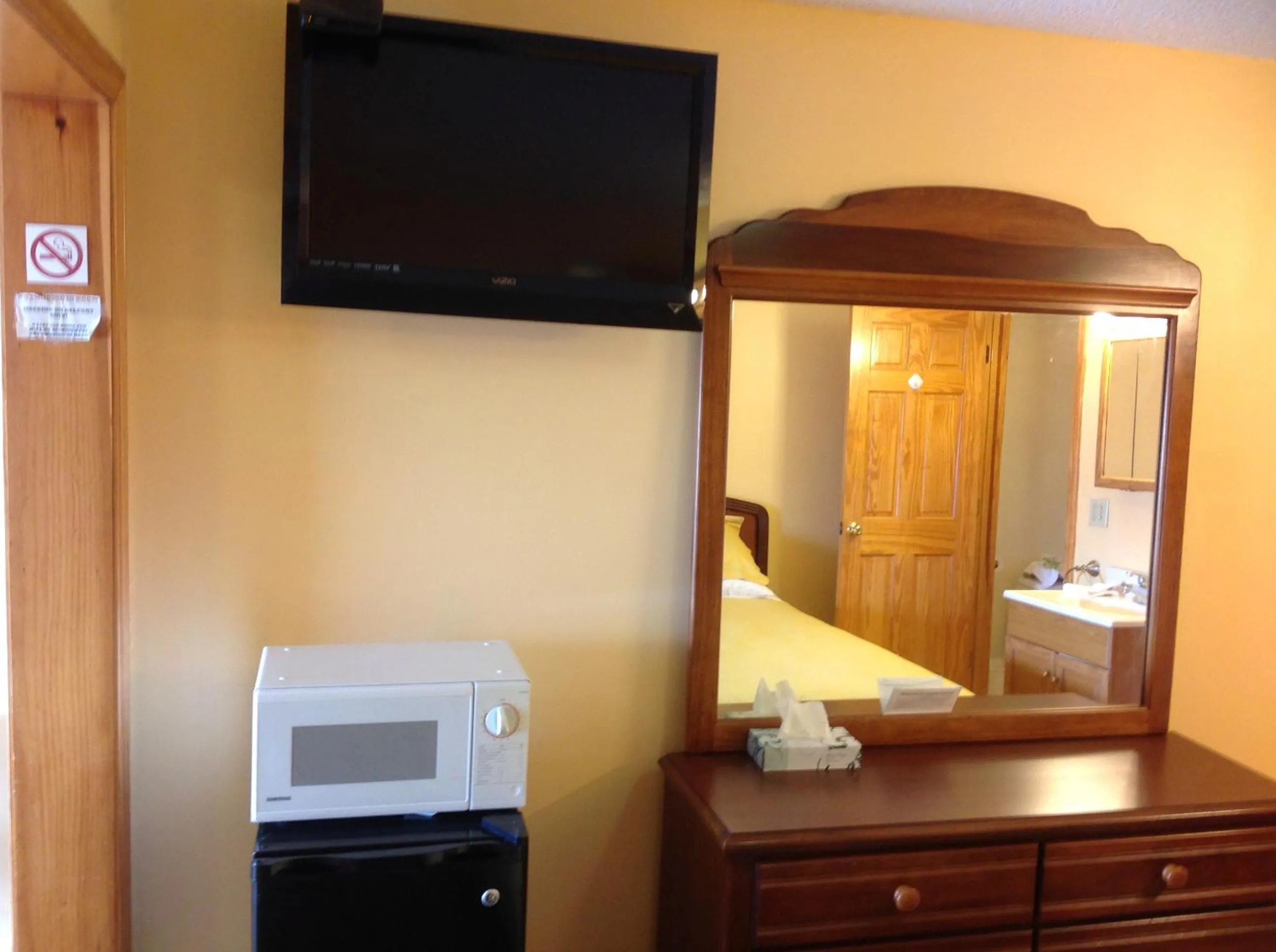 TV and multimedia in The Moulton Hotel