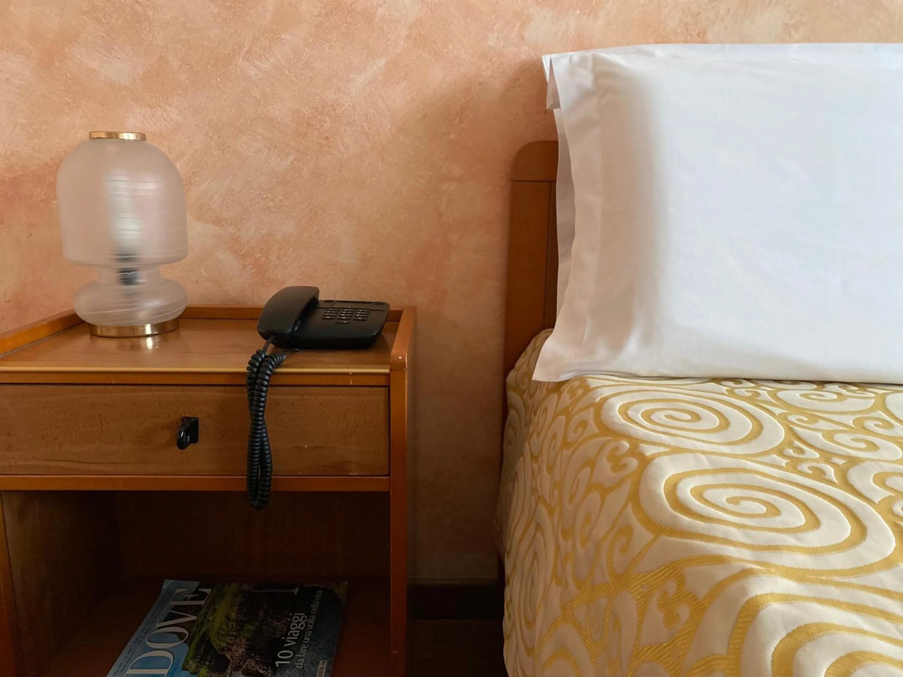 Bed in Hotel Ristorante SASSO