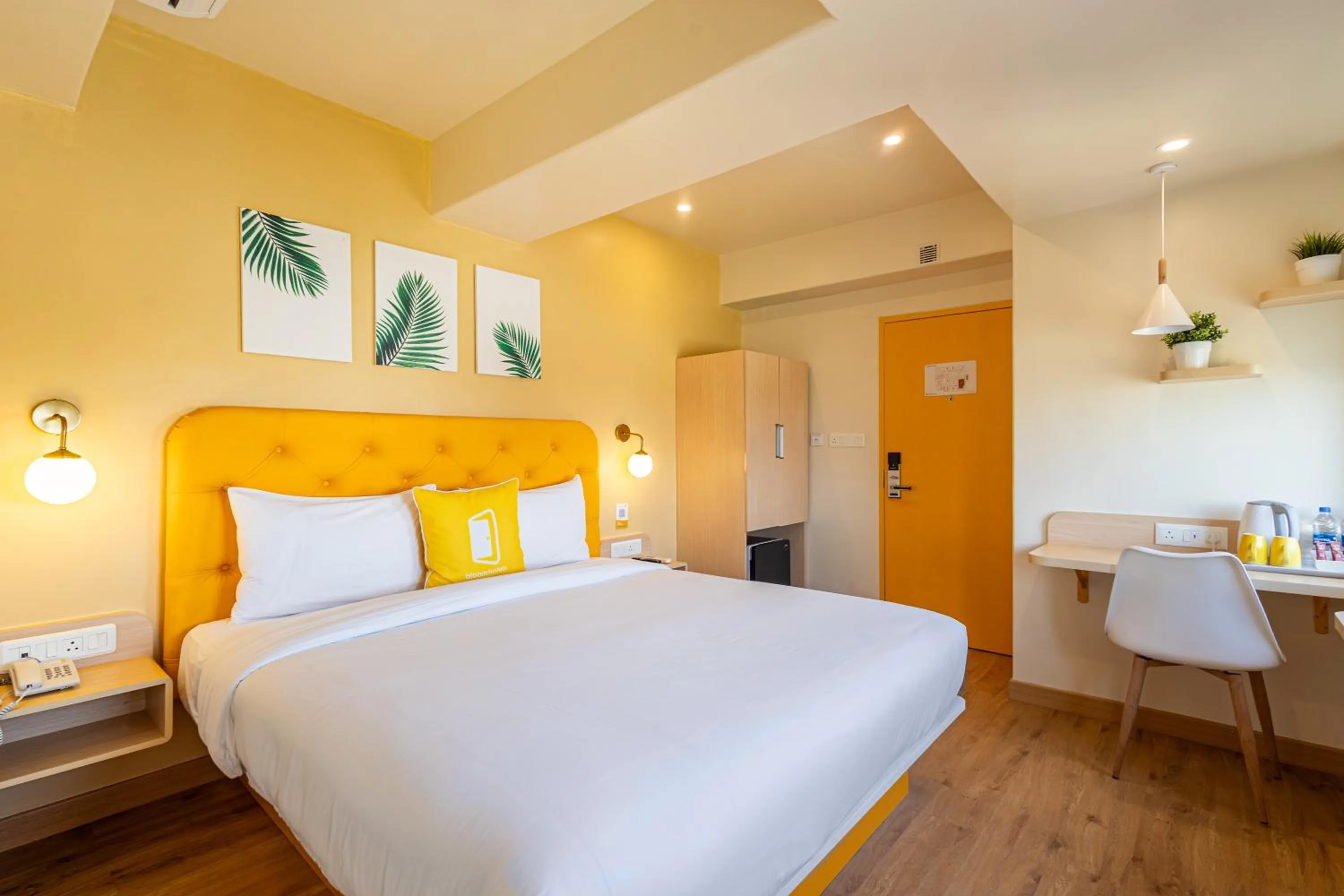 Bedroom, Bed in Bloom Hotel - Ranchi