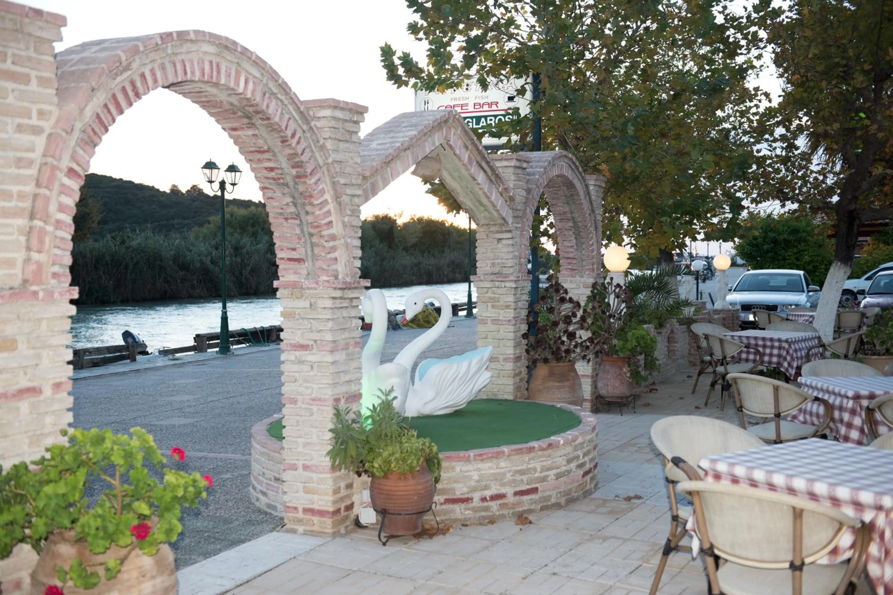 Restaurant/places to eat in Hotel Glaros
