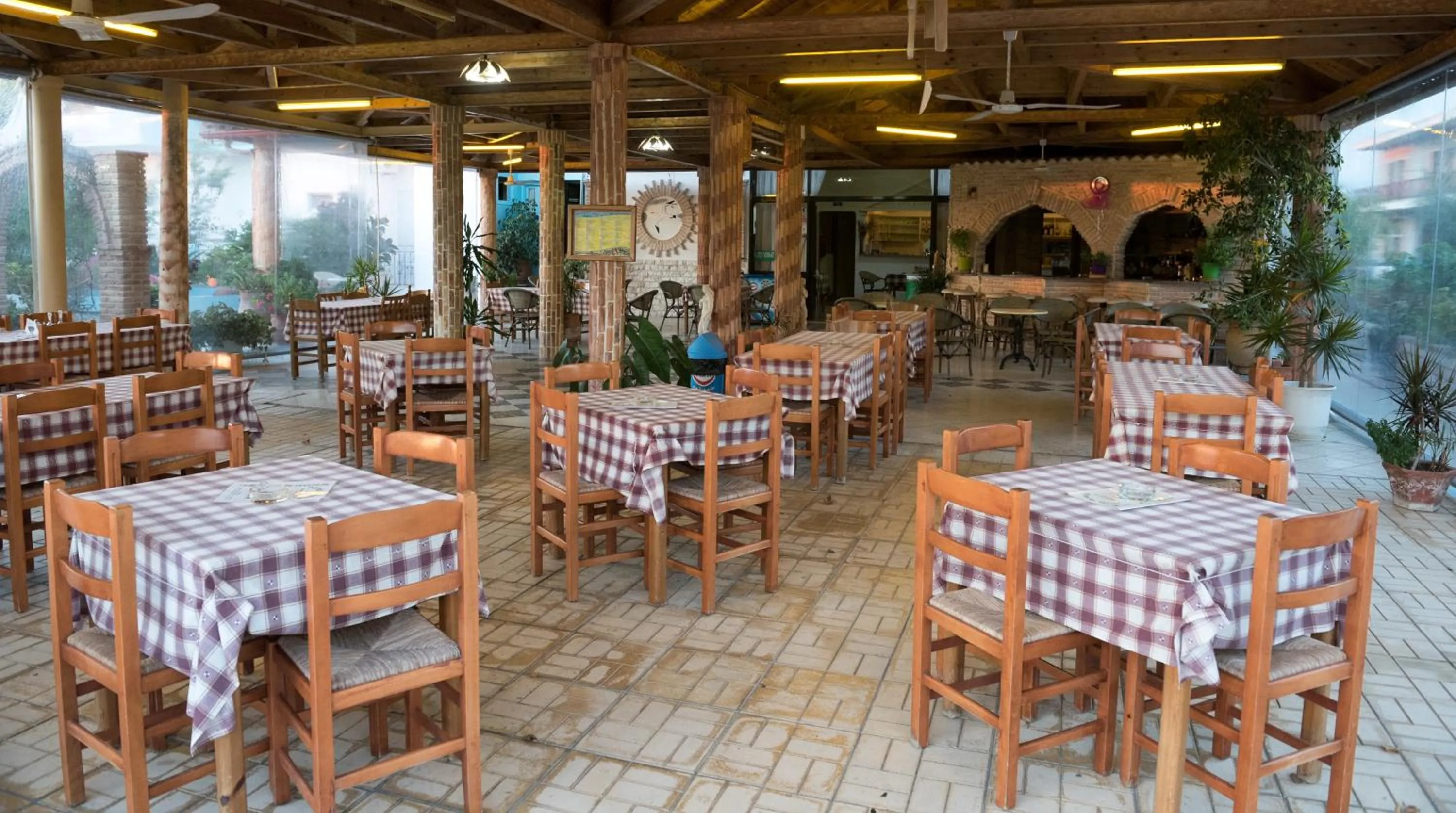 Restaurant/places to eat in Hotel Glaros