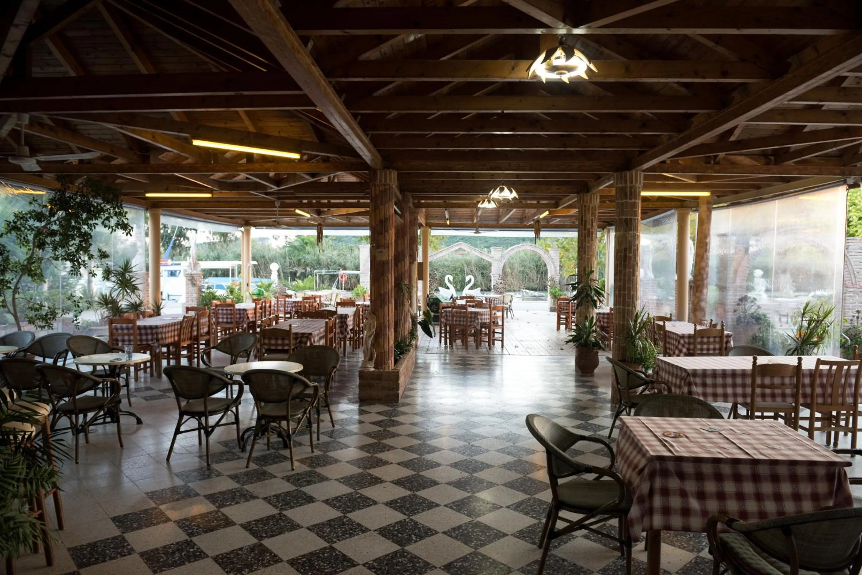 Restaurant/places to eat in Hotel Glaros