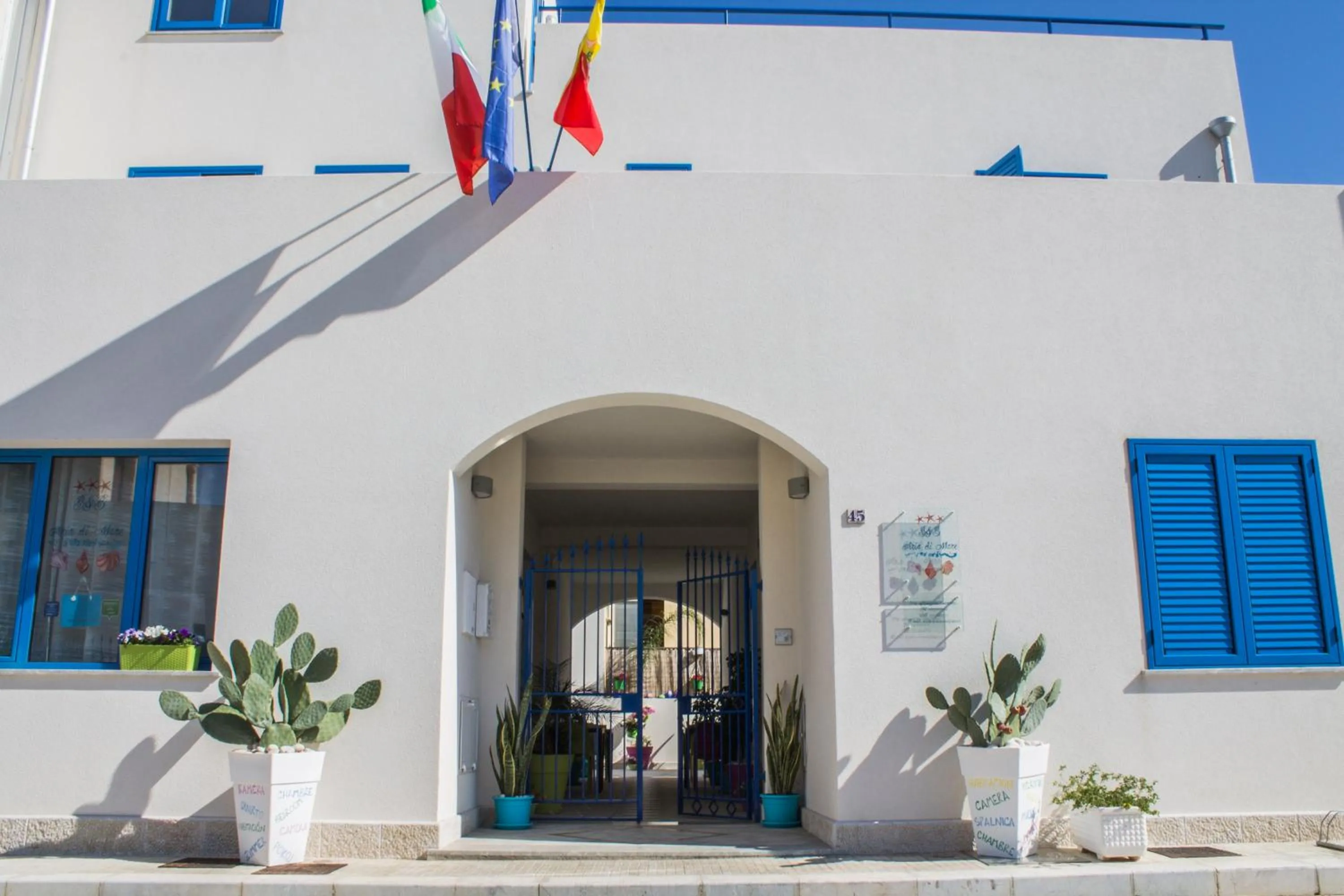 Property building in Hotel Arte Mare - camere in via del mulino 45