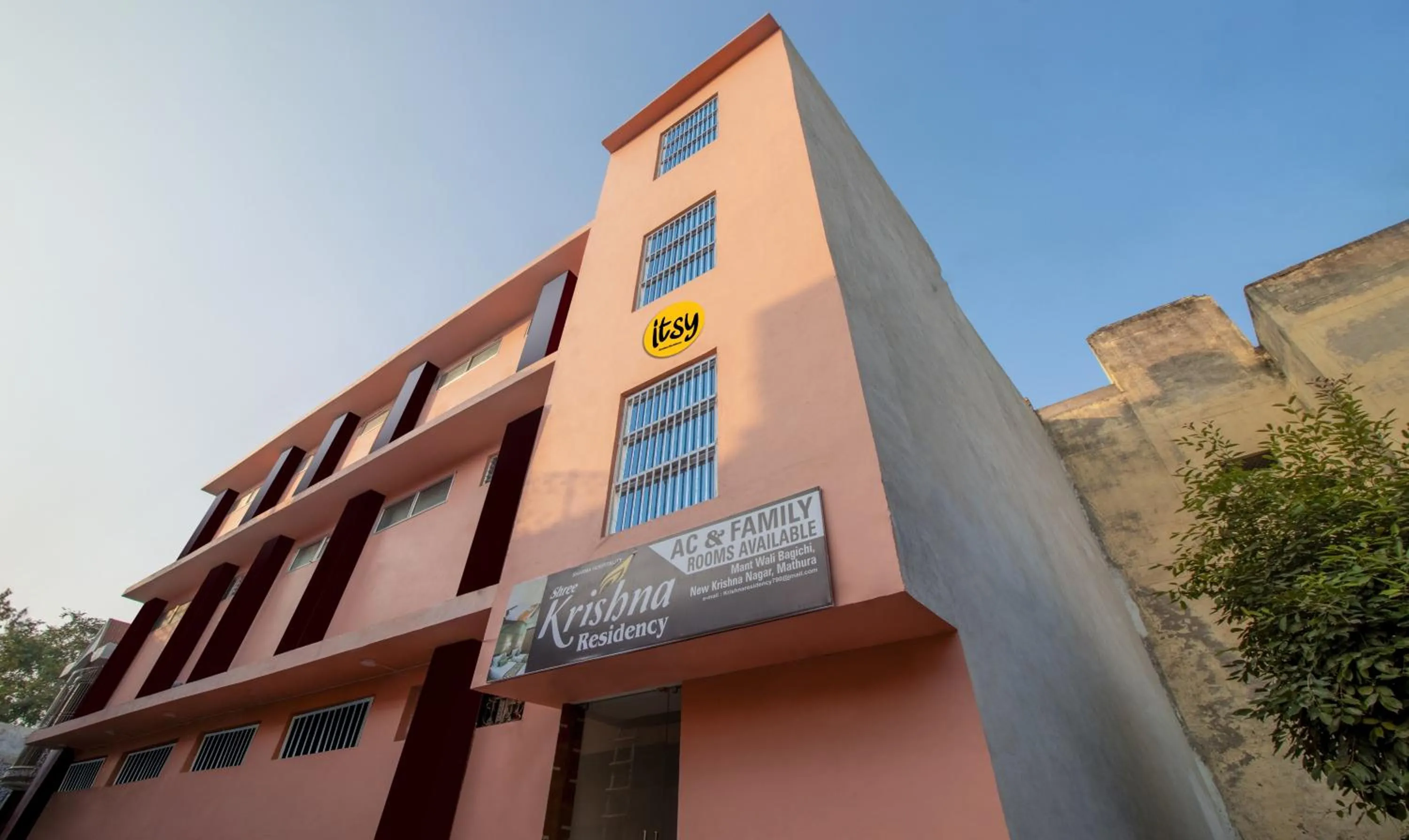 Property building in Itsy Hotels Krishna Residency, Govardhan Chauraha