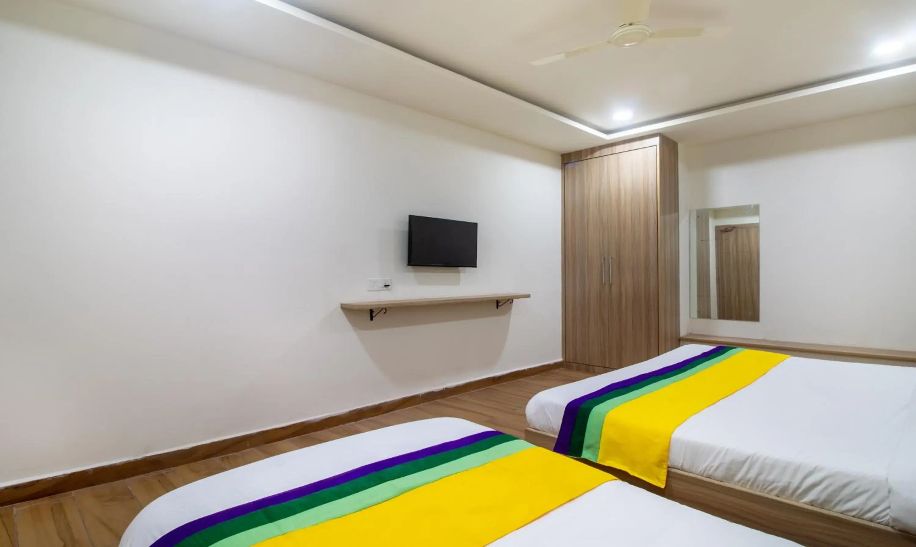Bedroom, Bed in Itsy Hotels Krishna Residency, Govardhan Chauraha Bedroom, Bed in Itsy Hotels Krishna Residency, Govardhan Chauraha
