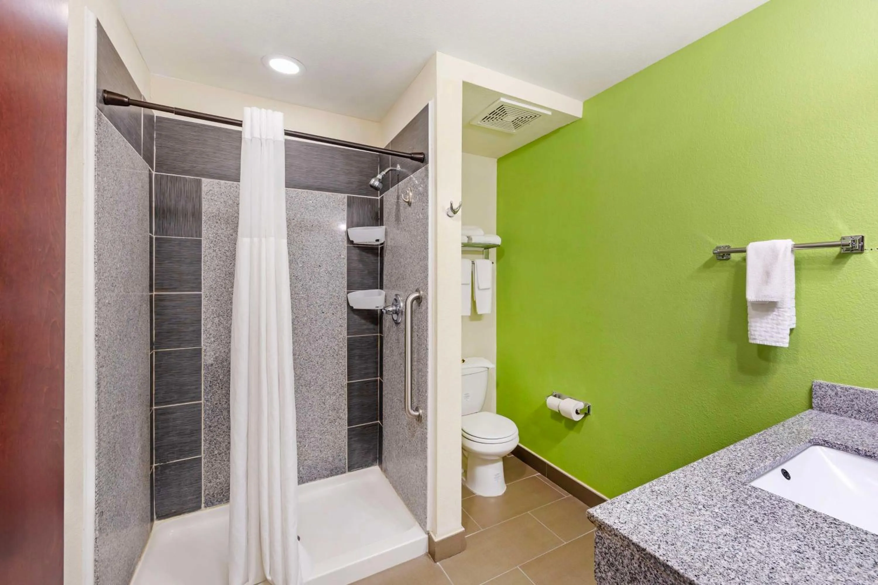 Bathroom, Bed in Best Western Plus Pratt