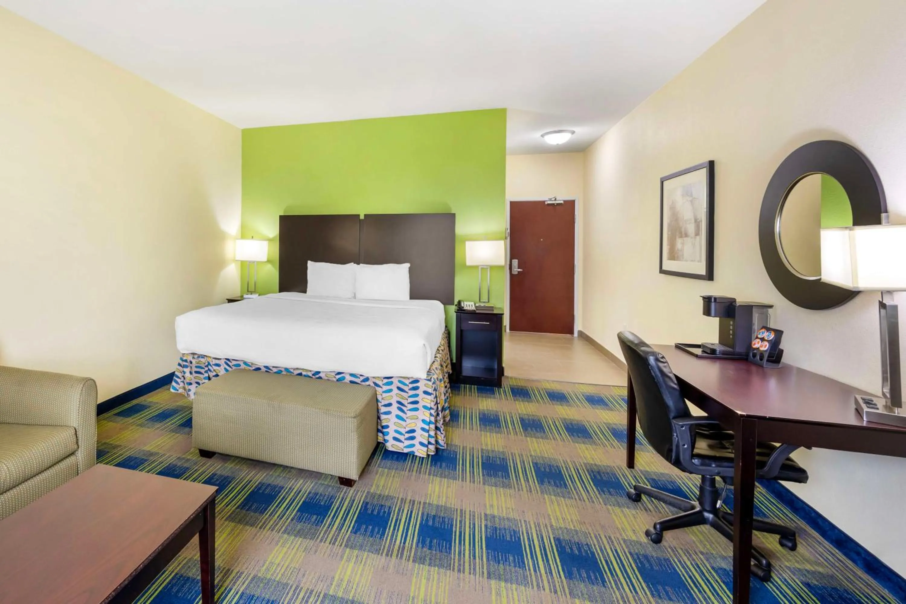 Bedroom, Bed in Best Western Plus Pratt