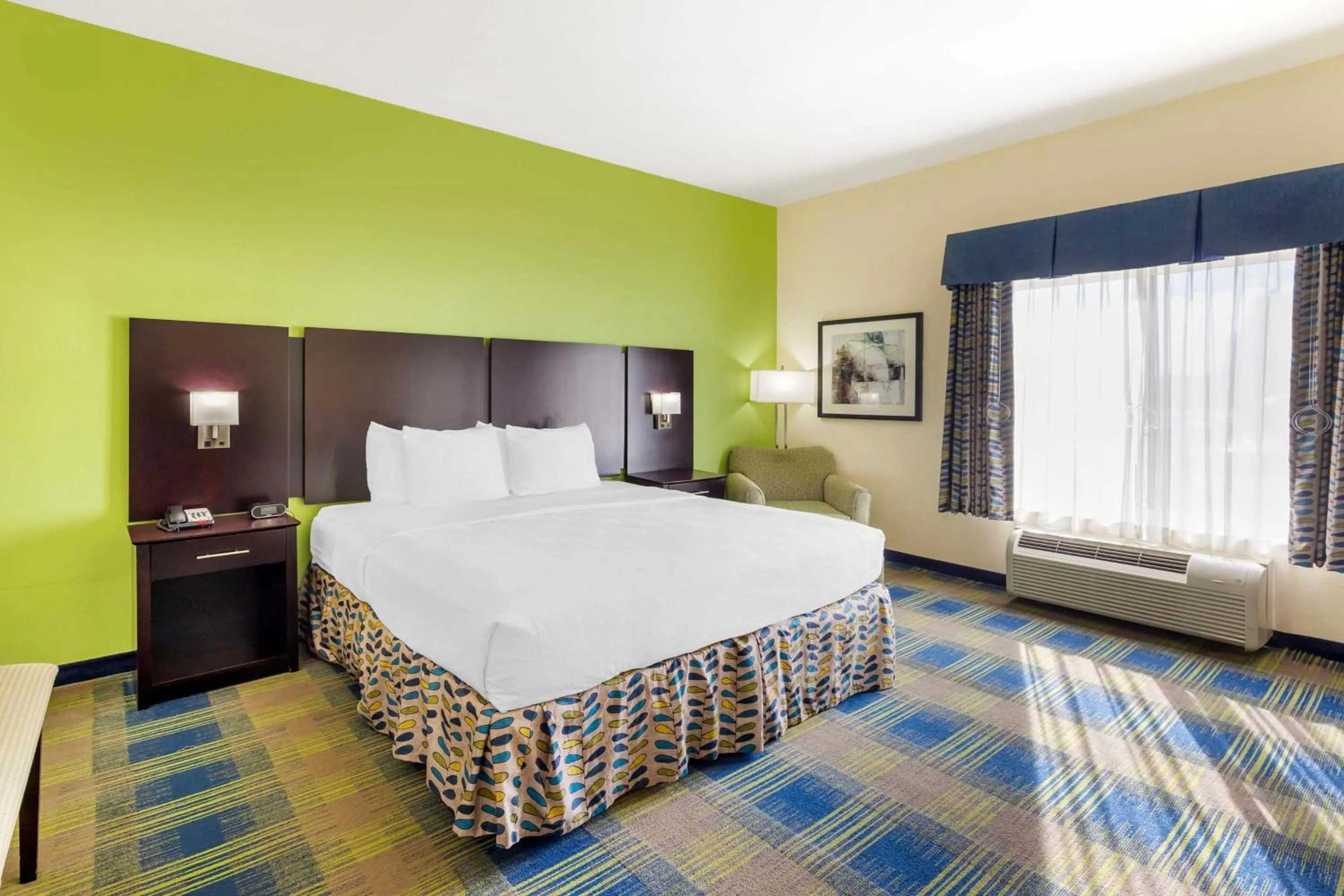 Bedroom, Bed in Best Western Plus Pratt