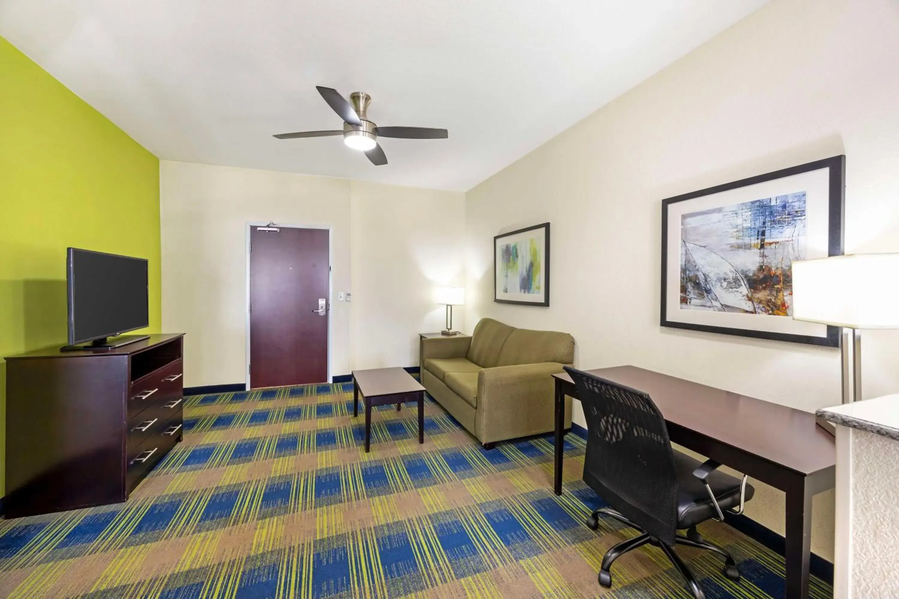 Bedroom in Best Western Plus Pratt Bedroom in Best Western Plus Pratt