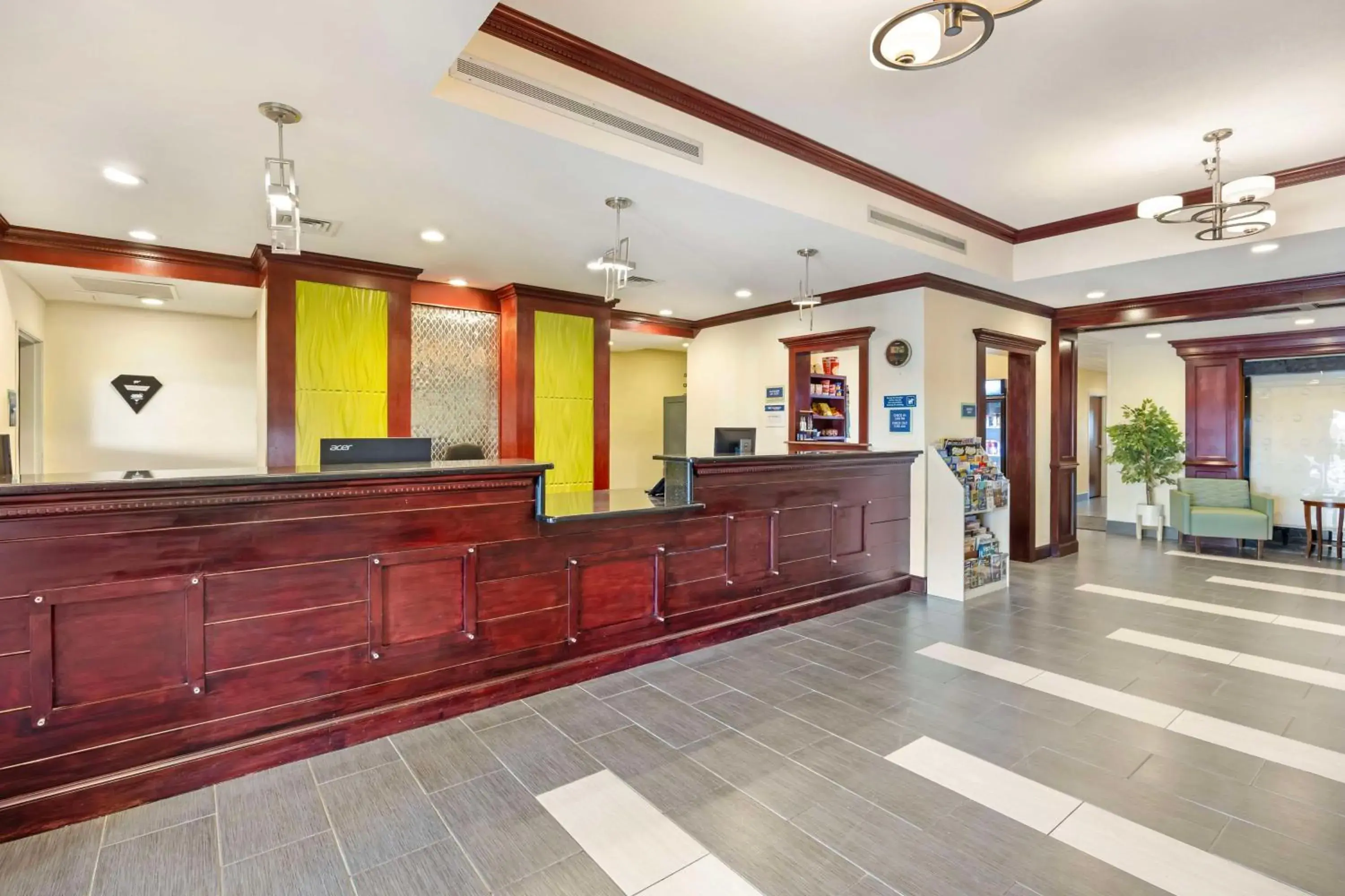 Lobby or reception in Best Western Plus Pratt Lobby or reception in Best Western Plus Pratt