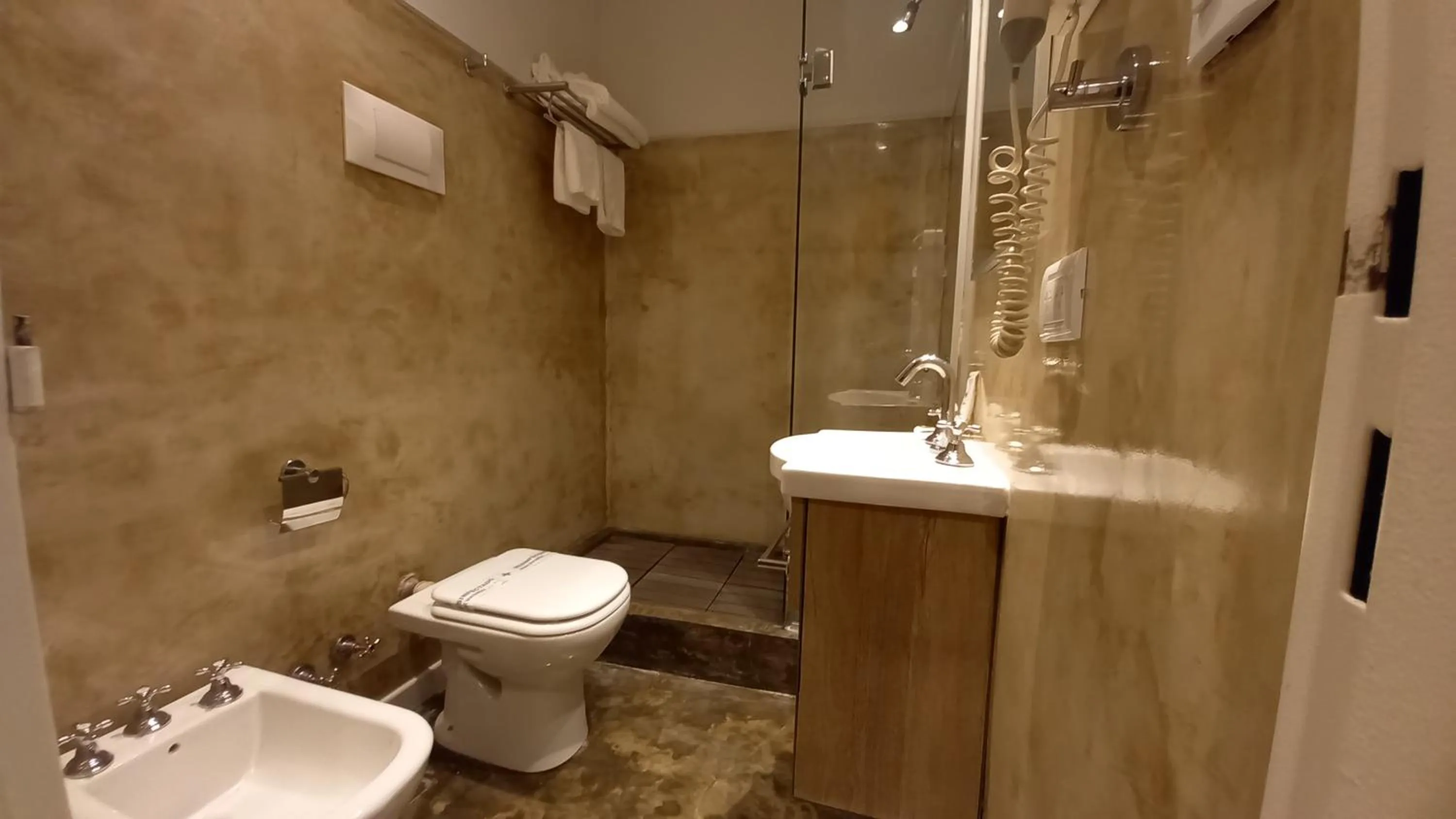 Bathroom in Hotel Versailles