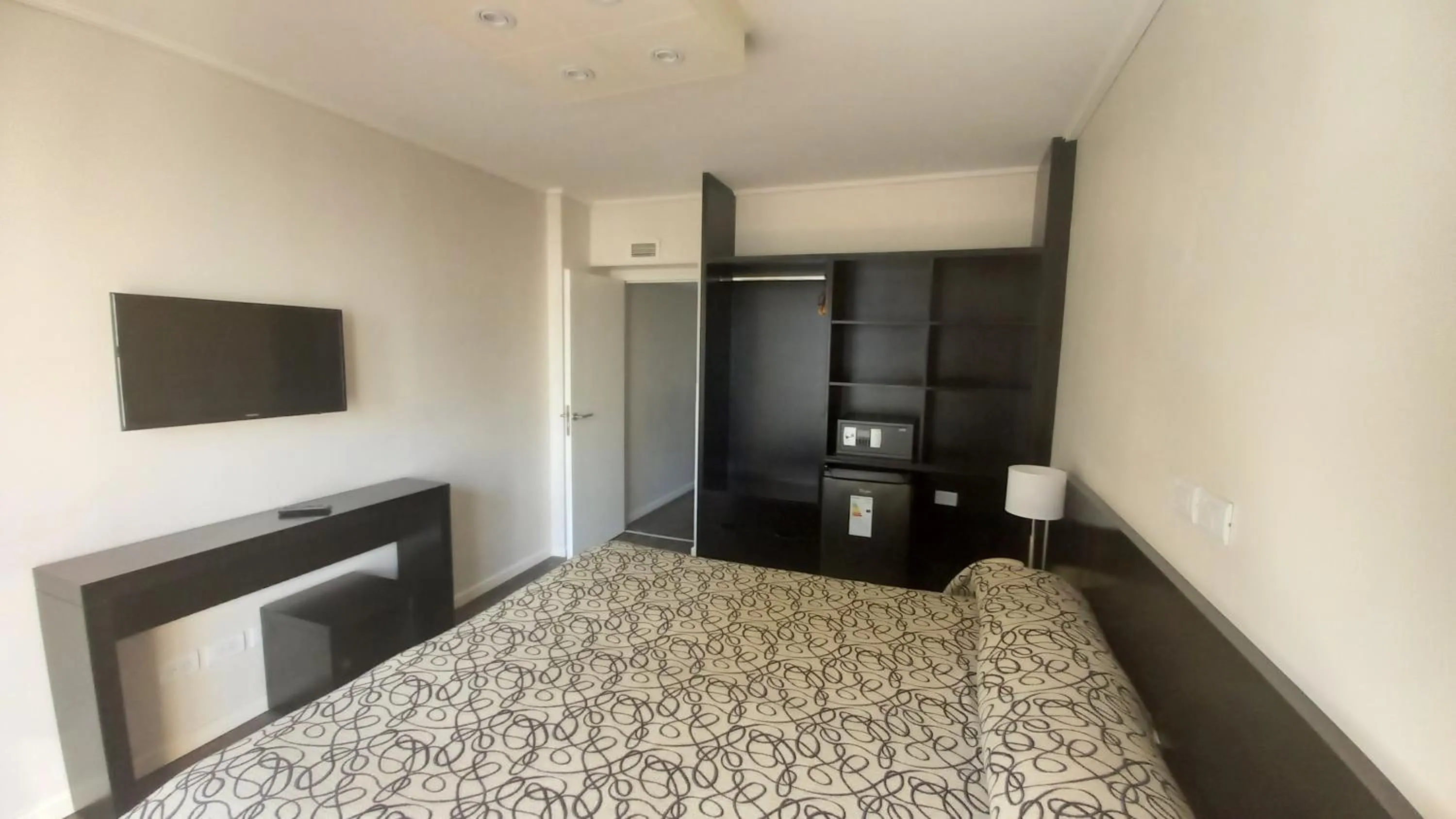 TV and multimedia, Bed in Hotel Versailles