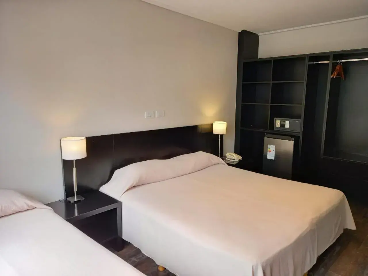 Photo of the whole room, Bed in Hotel Versailles Photo of the whole room, Bed in Hotel Versailles