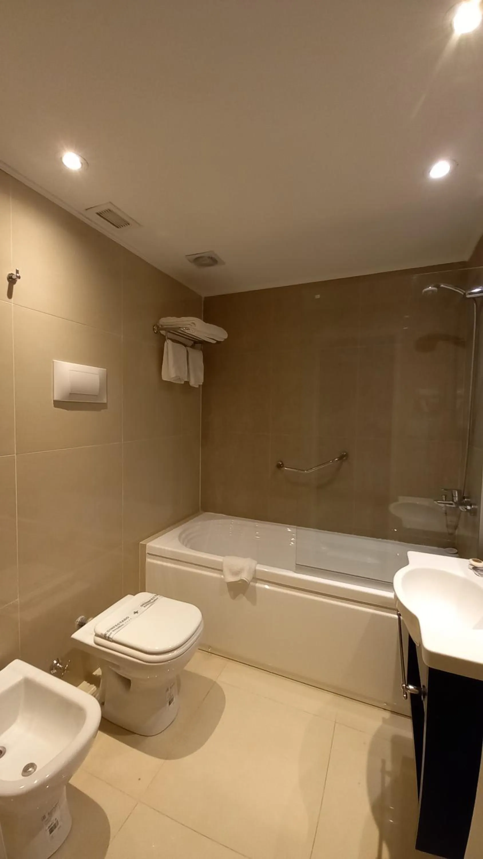 Bath in Hotel Versailles