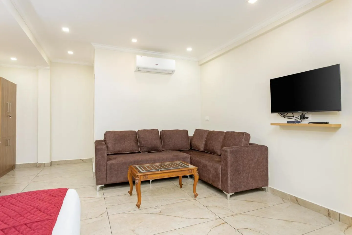 TV and multimedia in ESAA Airport Hotel