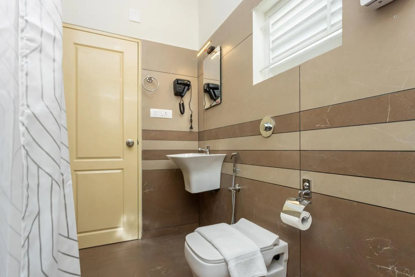 Shower in ESAA Airport Hotel