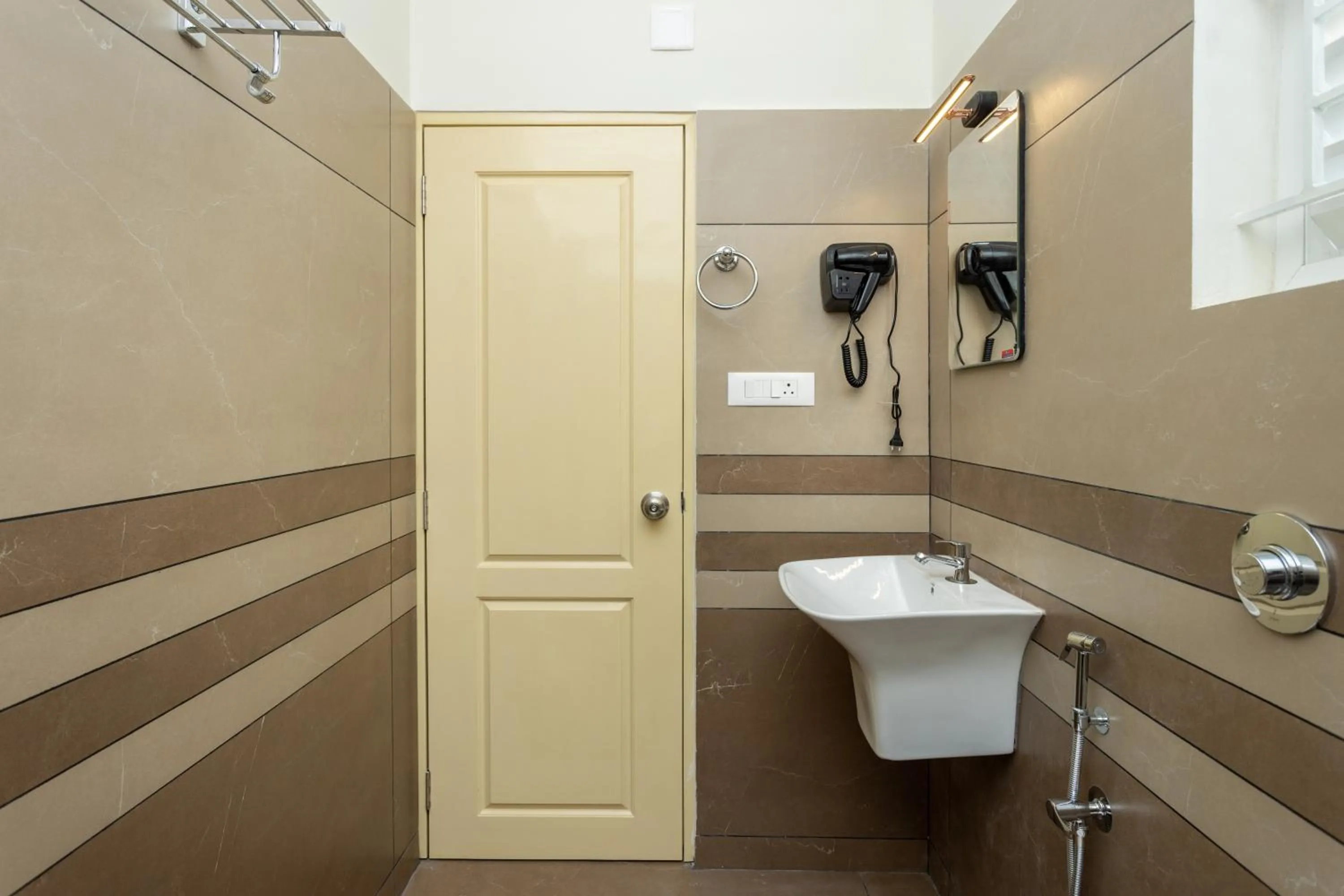 Shower in ESAA Airport Hotel