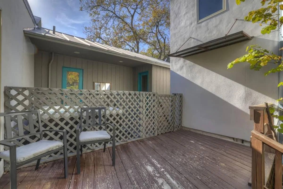 Guest Quarters - 2 Blocks to Main Street!