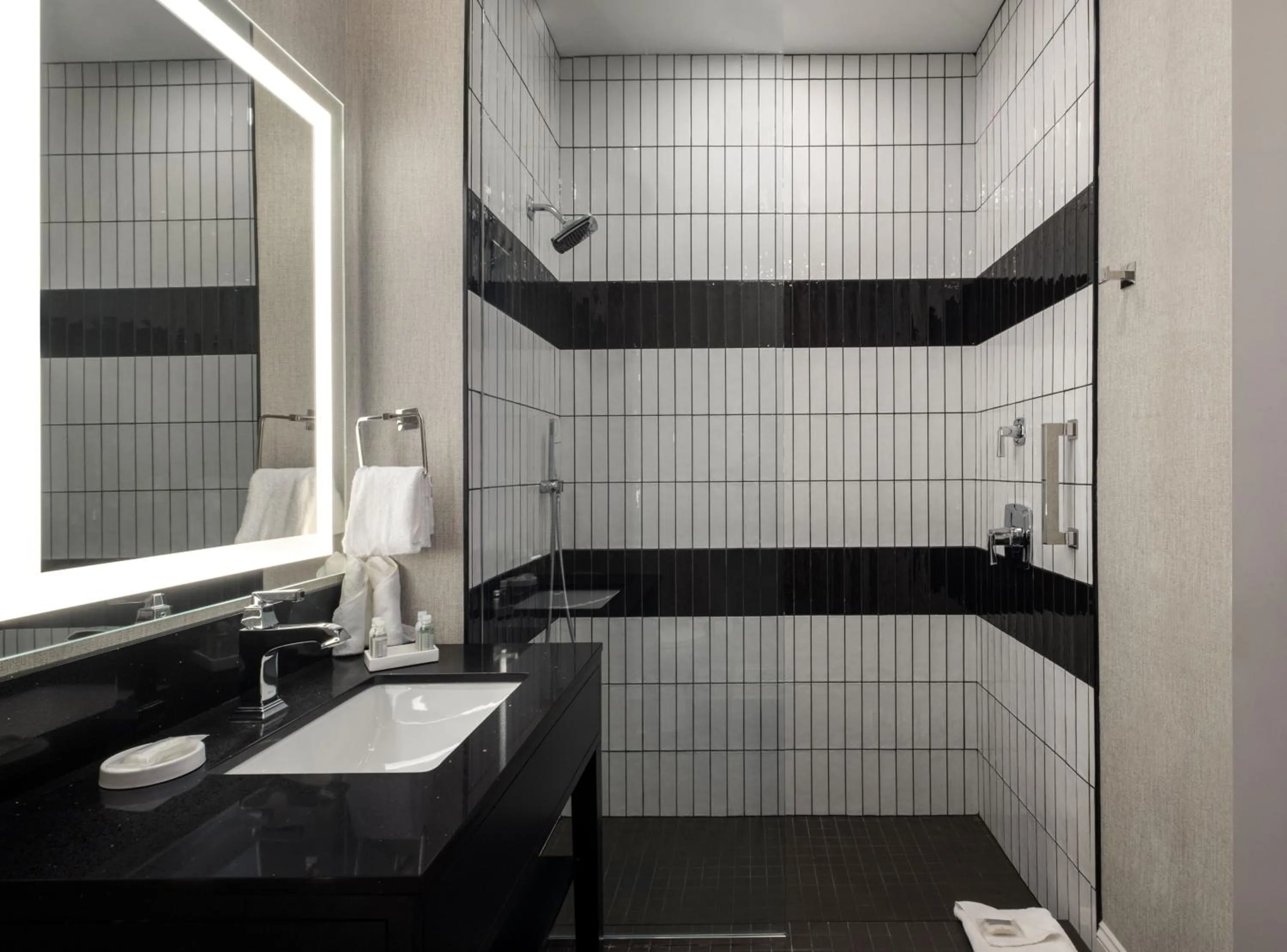 Shower in The Rubenstein Hotel