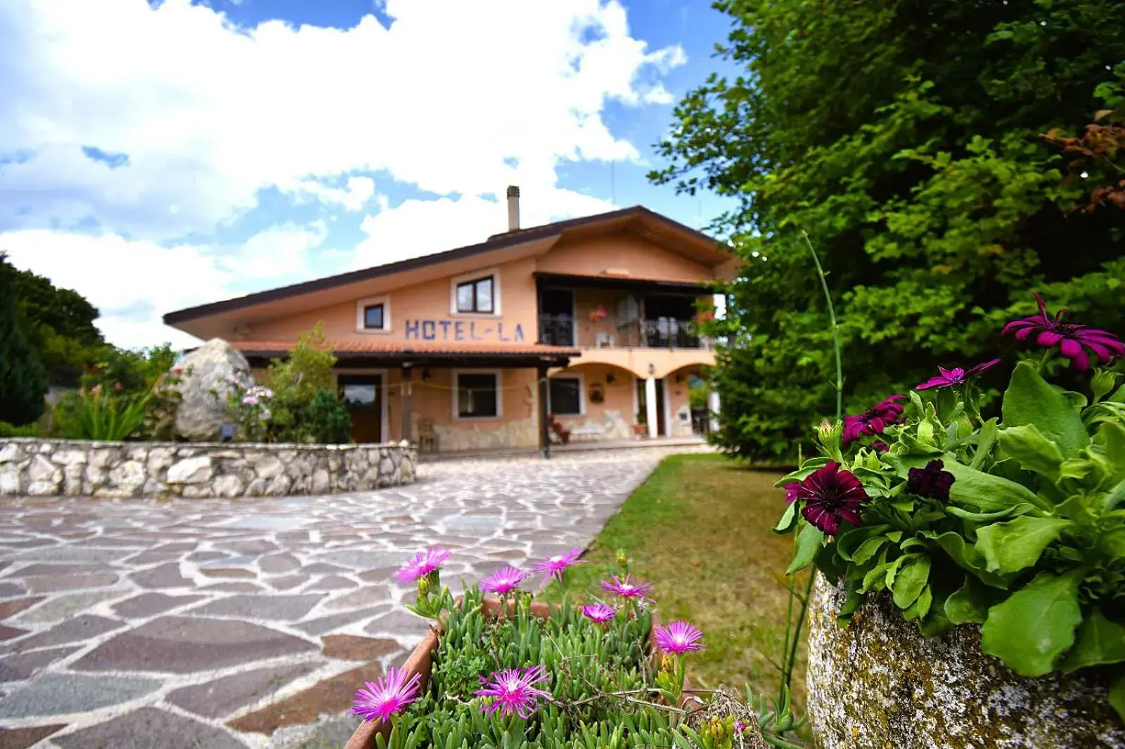 Hotel LA LOGGIA Hotel LA LOGGIA