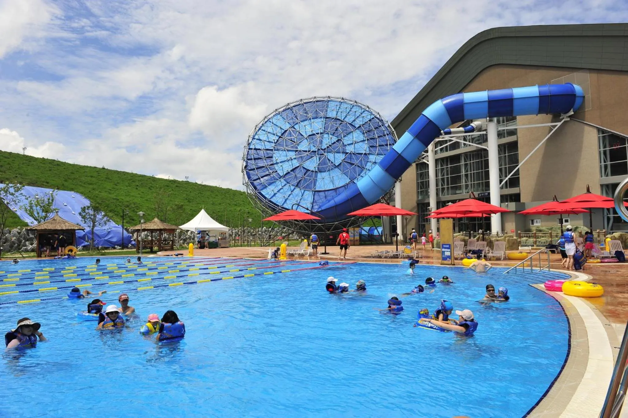 Swimming pool in Holiday Inn Resort Alpensia Pyeongchang by IHG