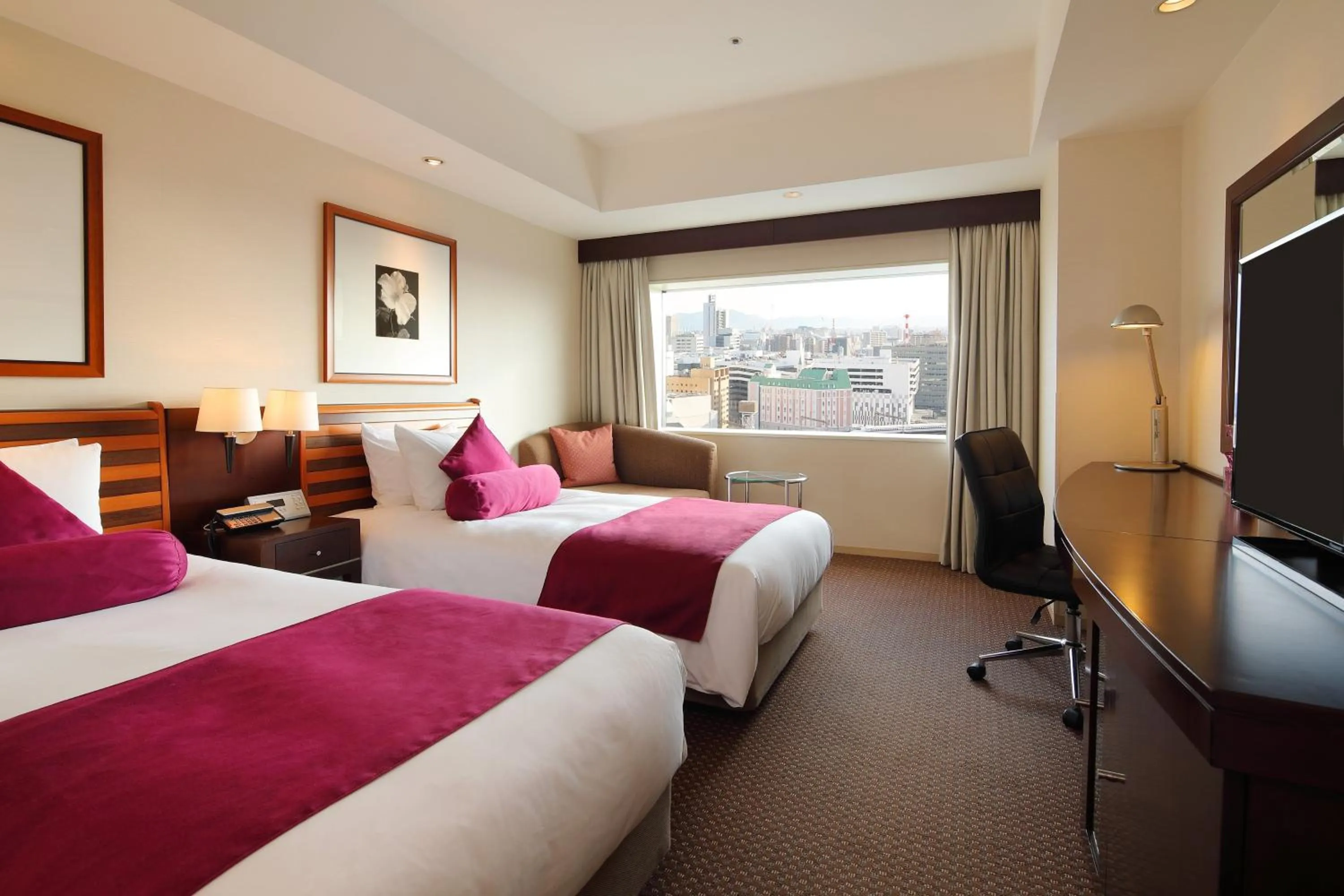 Photo of the whole room, Bed in ANA Crowne Plaza Okayama by IHG