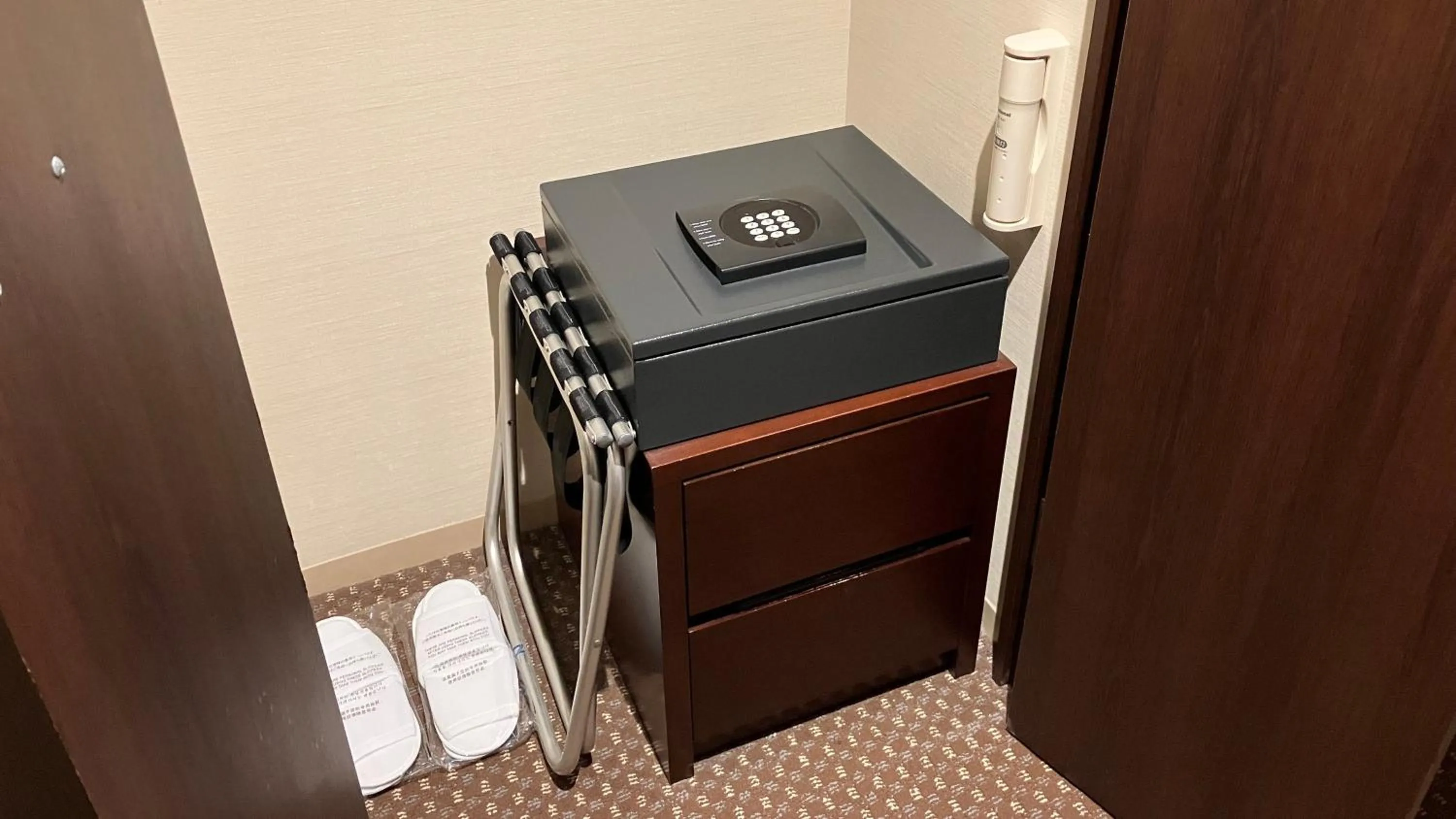 Photo of the whole room in ANA Crowne Plaza Okayama by IHG