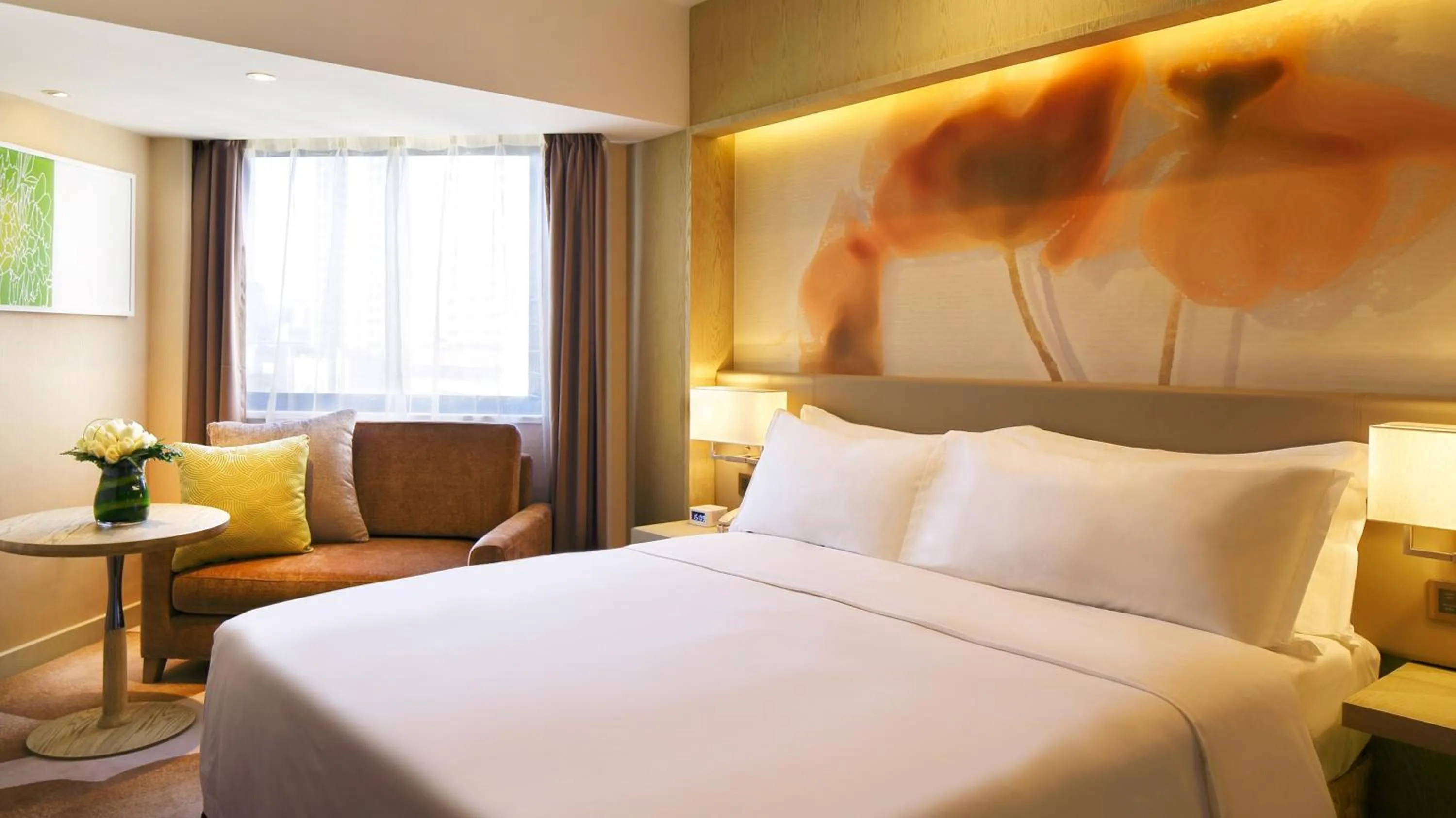 Photo of the whole room, Bed in Holiday Inn Kunming City Centre by IHG