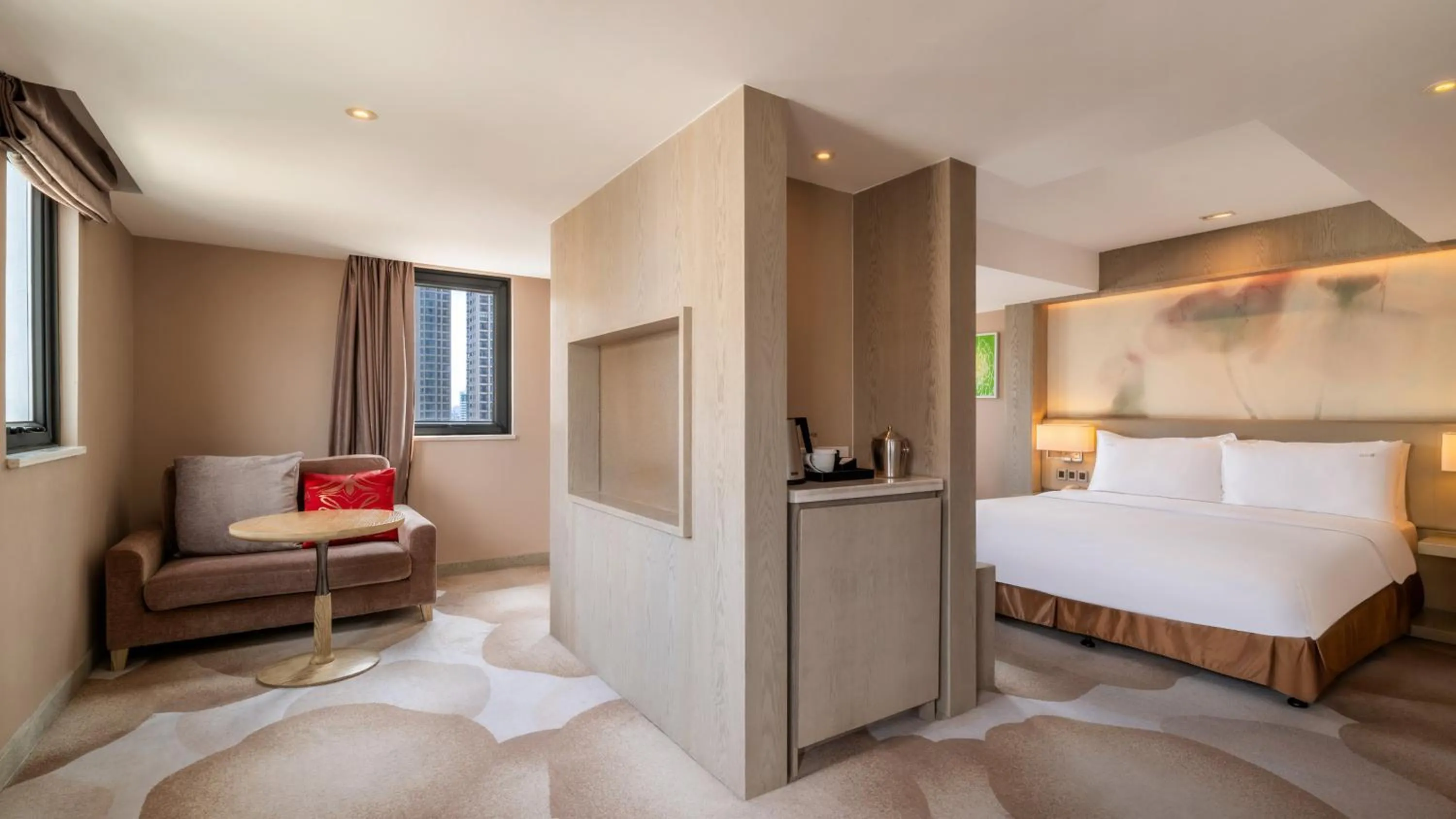 Photo of the whole room, Bed in Holiday Inn Kunming City Centre by IHG