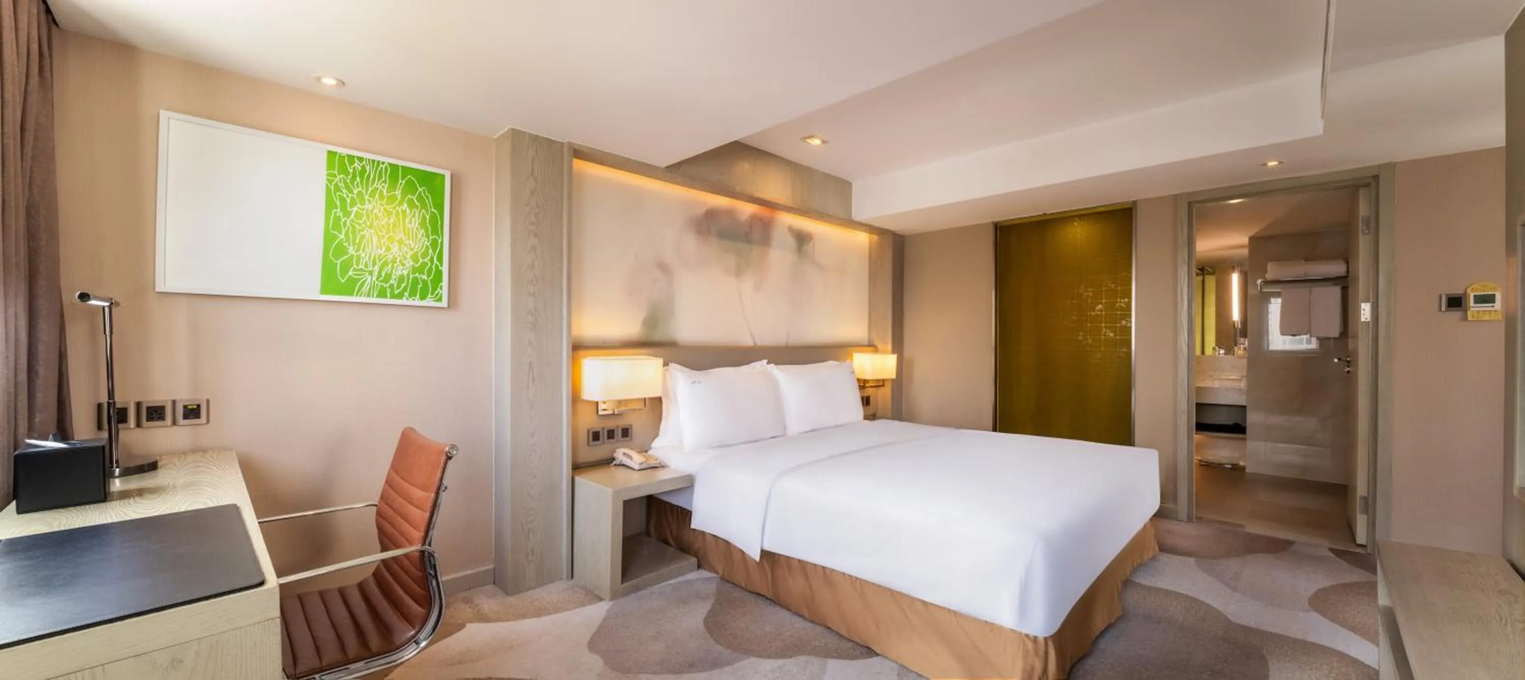 Photo of the whole room, Bed in Holiday Inn Kunming City Centre by IHG