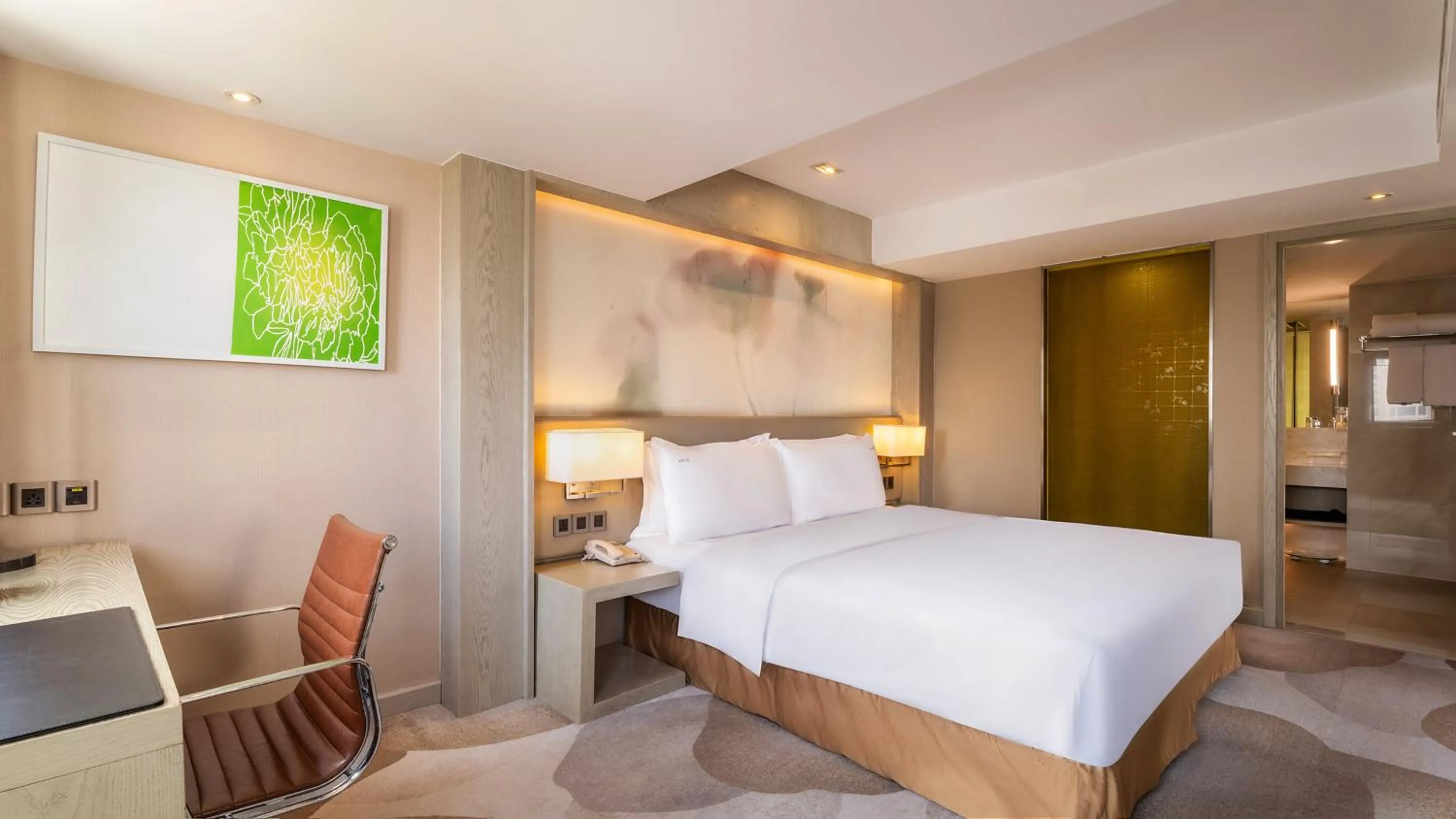 Bed in Holiday Inn Kunming City Centre by IHG