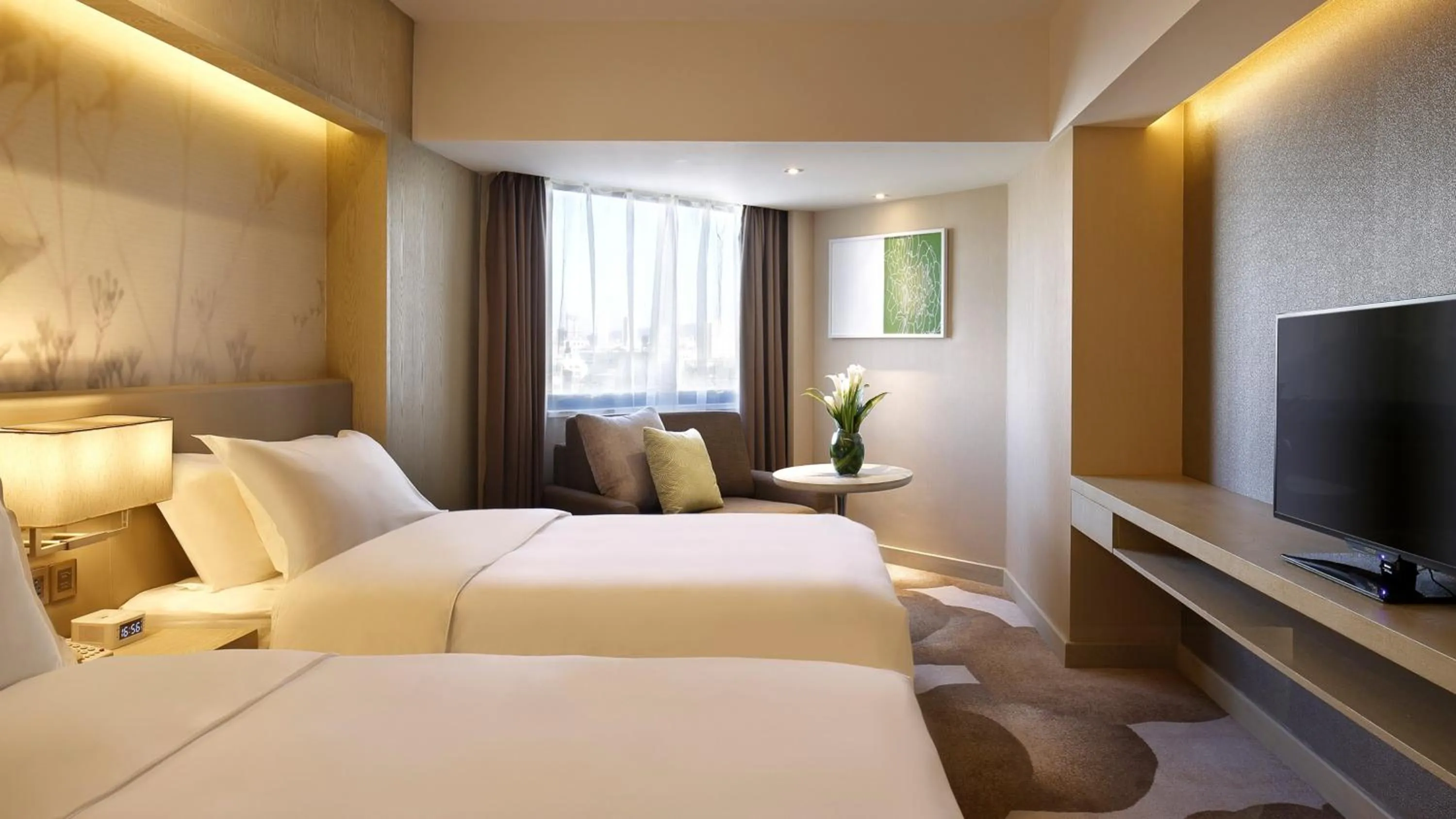 Photo of the whole room, Bed in Holiday Inn Kunming City Centre by IHG
