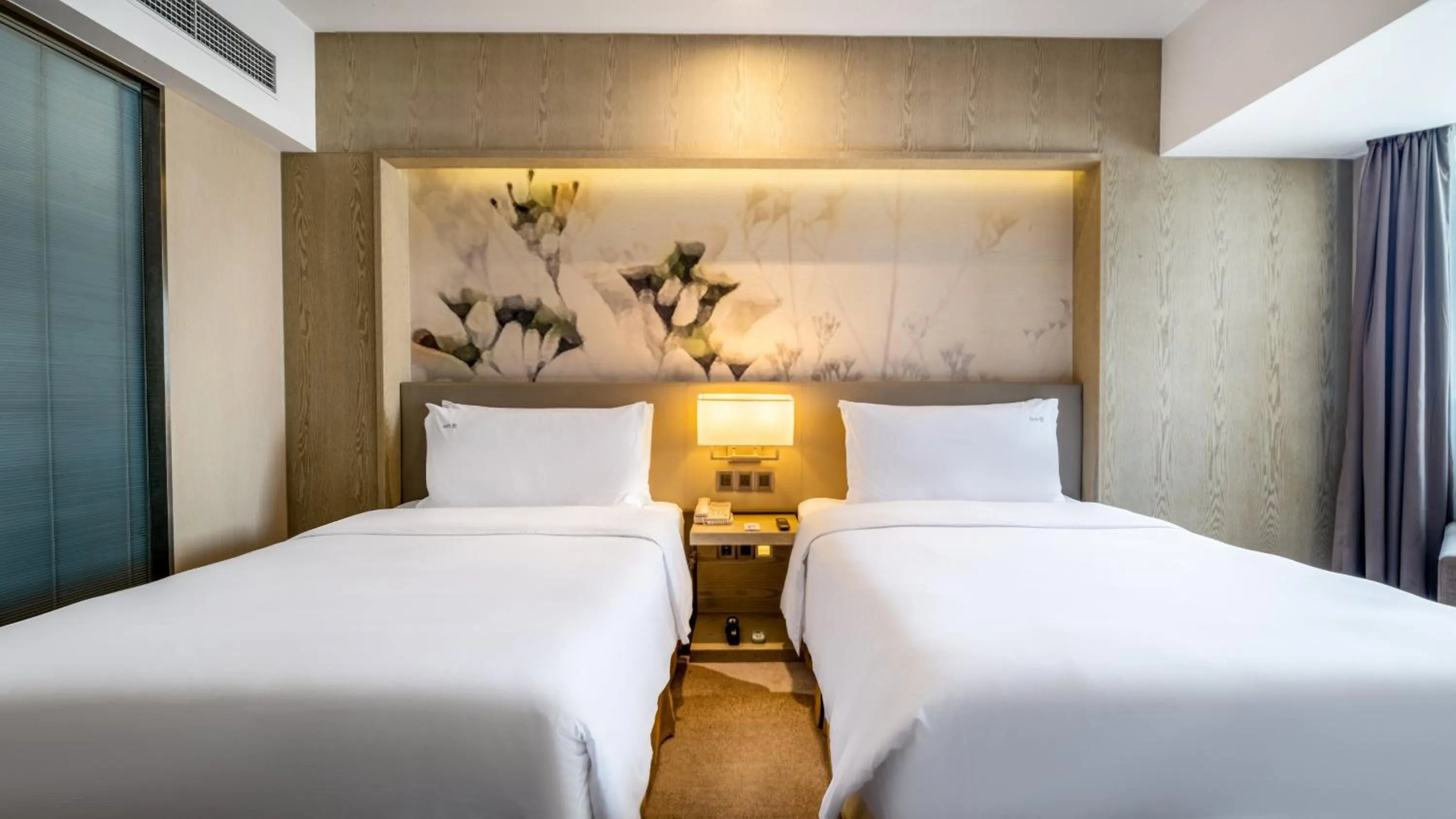 Photo of the whole room, Bed in Holiday Inn Kunming City Centre by IHG