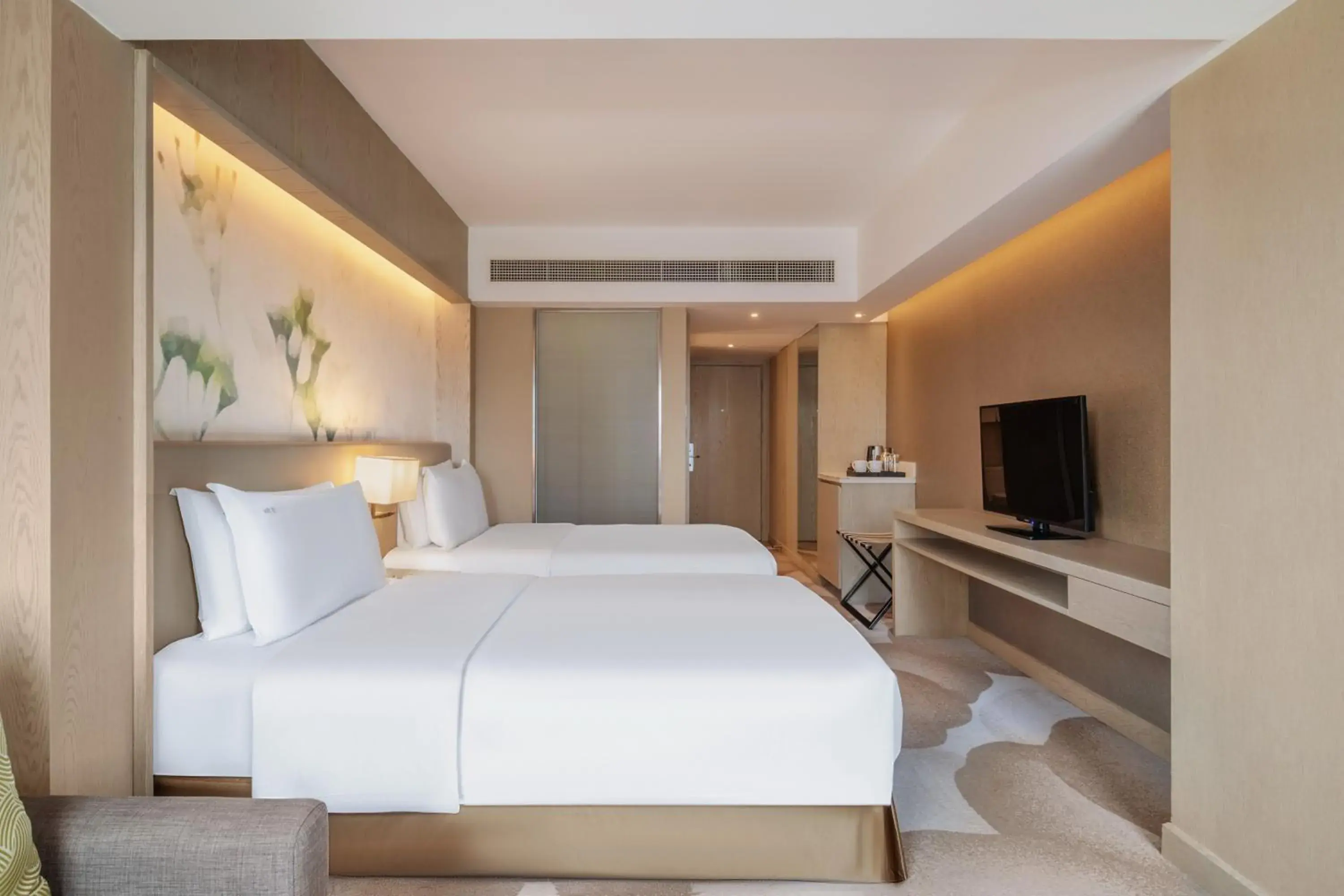 Photo of the whole room, Bed in Holiday Inn Kunming City Centre by IHG Photo of the whole room, Bed in Holiday Inn Kunming City Centre by IHG