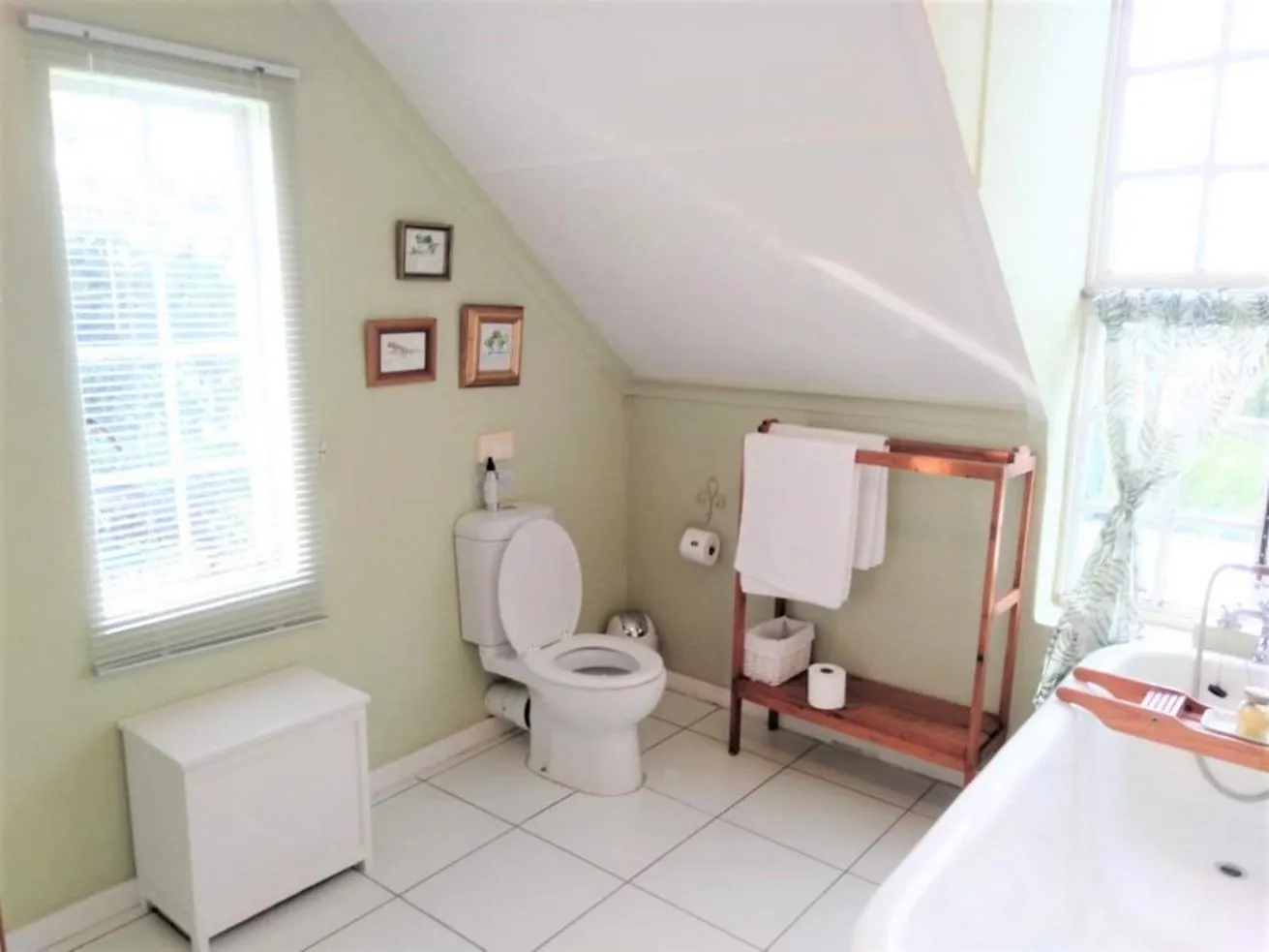 Toilet in Gateside Guesthouse