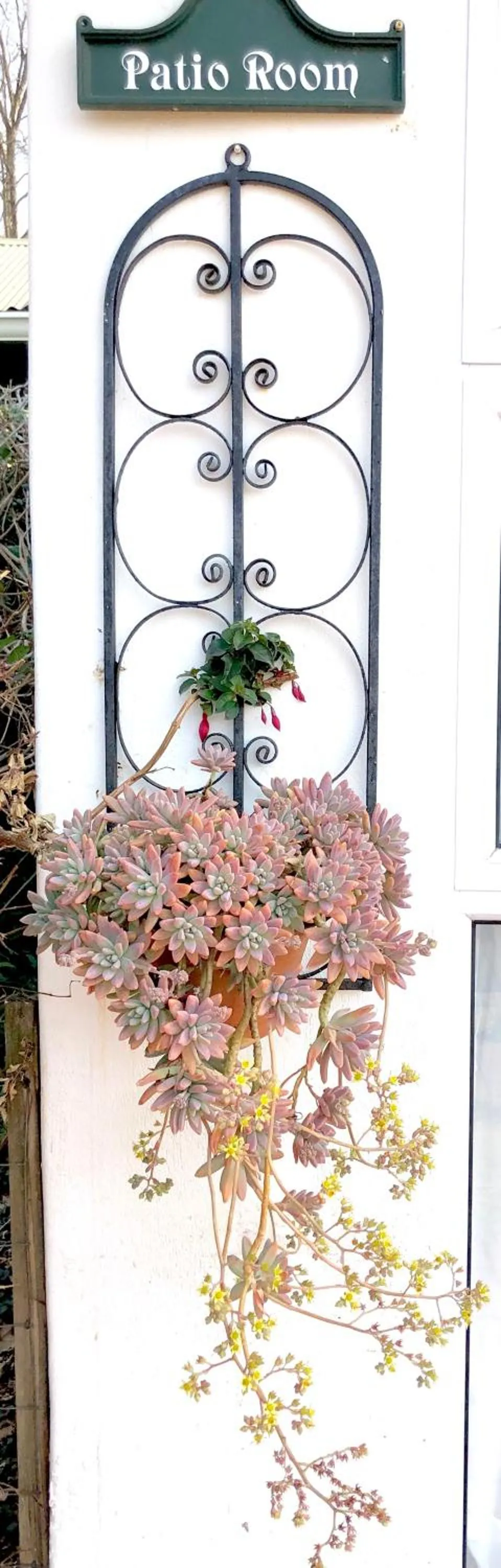 Property building in Gateside Guesthouse