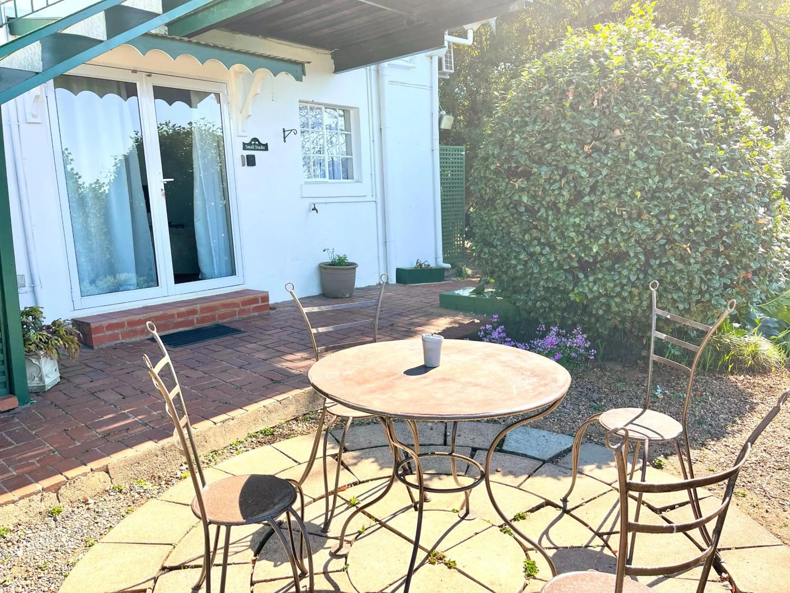 Patio in Gateside Guesthouse