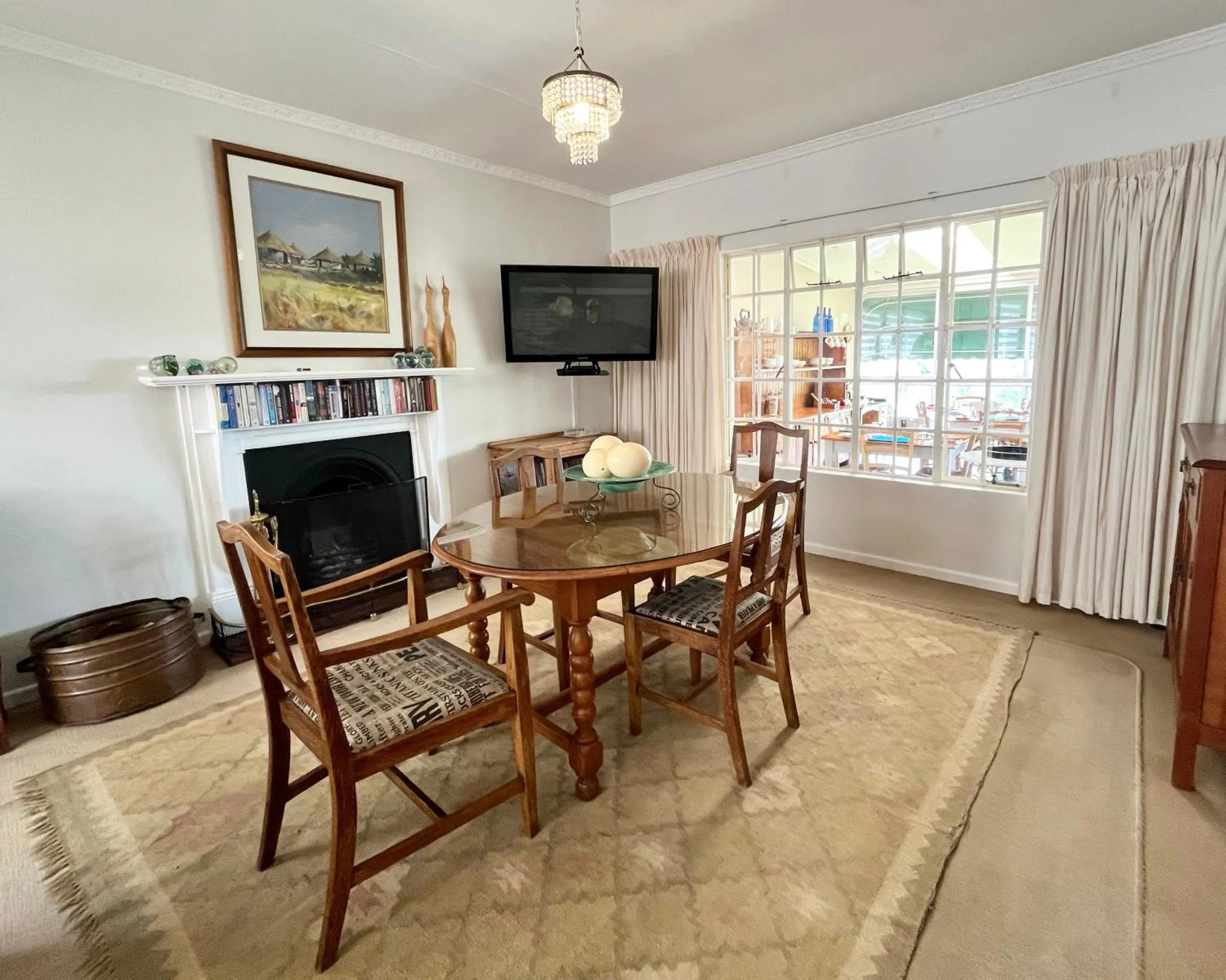 Communal lounge/ TV room in Gateside Guesthouse