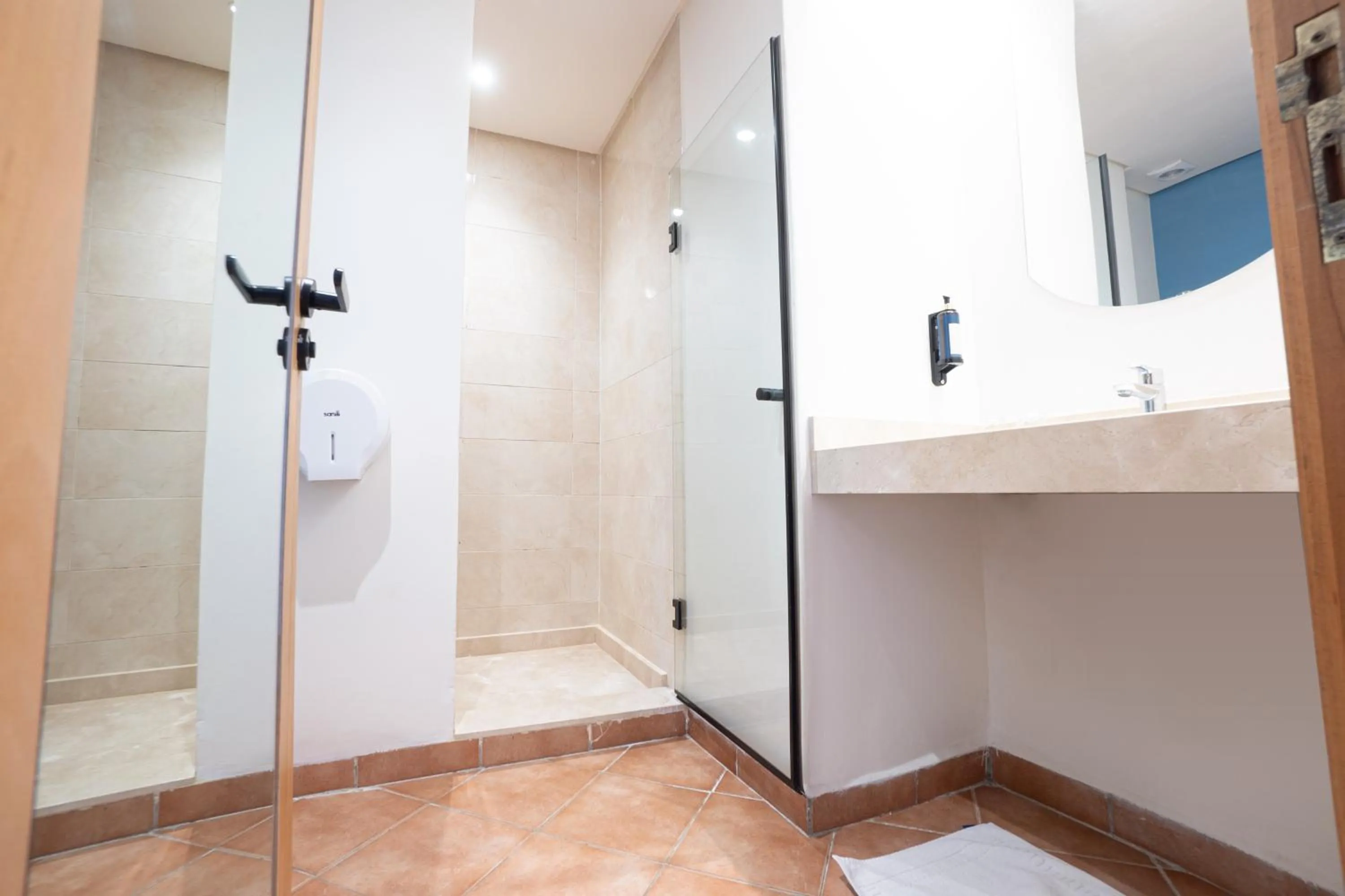 Shower in Atlantic Palm Beach