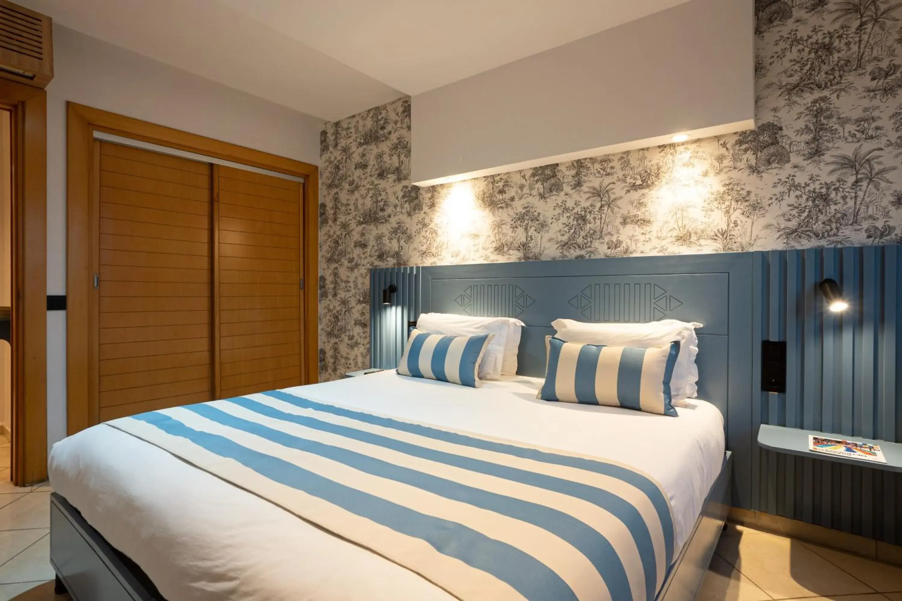 Bedroom, Bed in Atlantic Palm Beach Bedroom, Bed in Atlantic Palm Beach