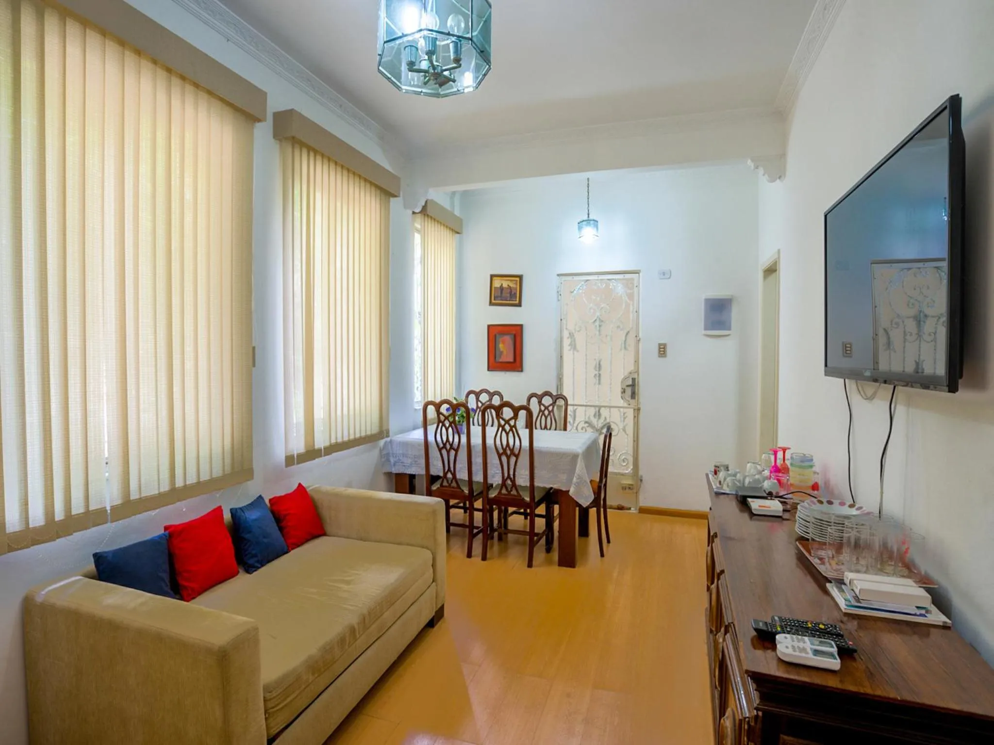 Two-Bedroom Apartment in Copacabana posto 5 duas quadras da praia
